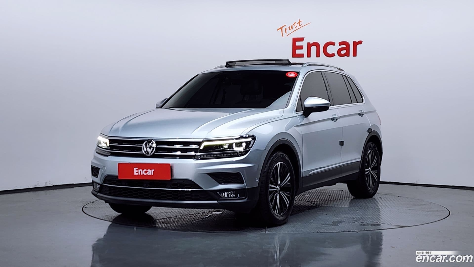 Main__Slider__Photo:Tiguan Volkswagen 2020.6-0