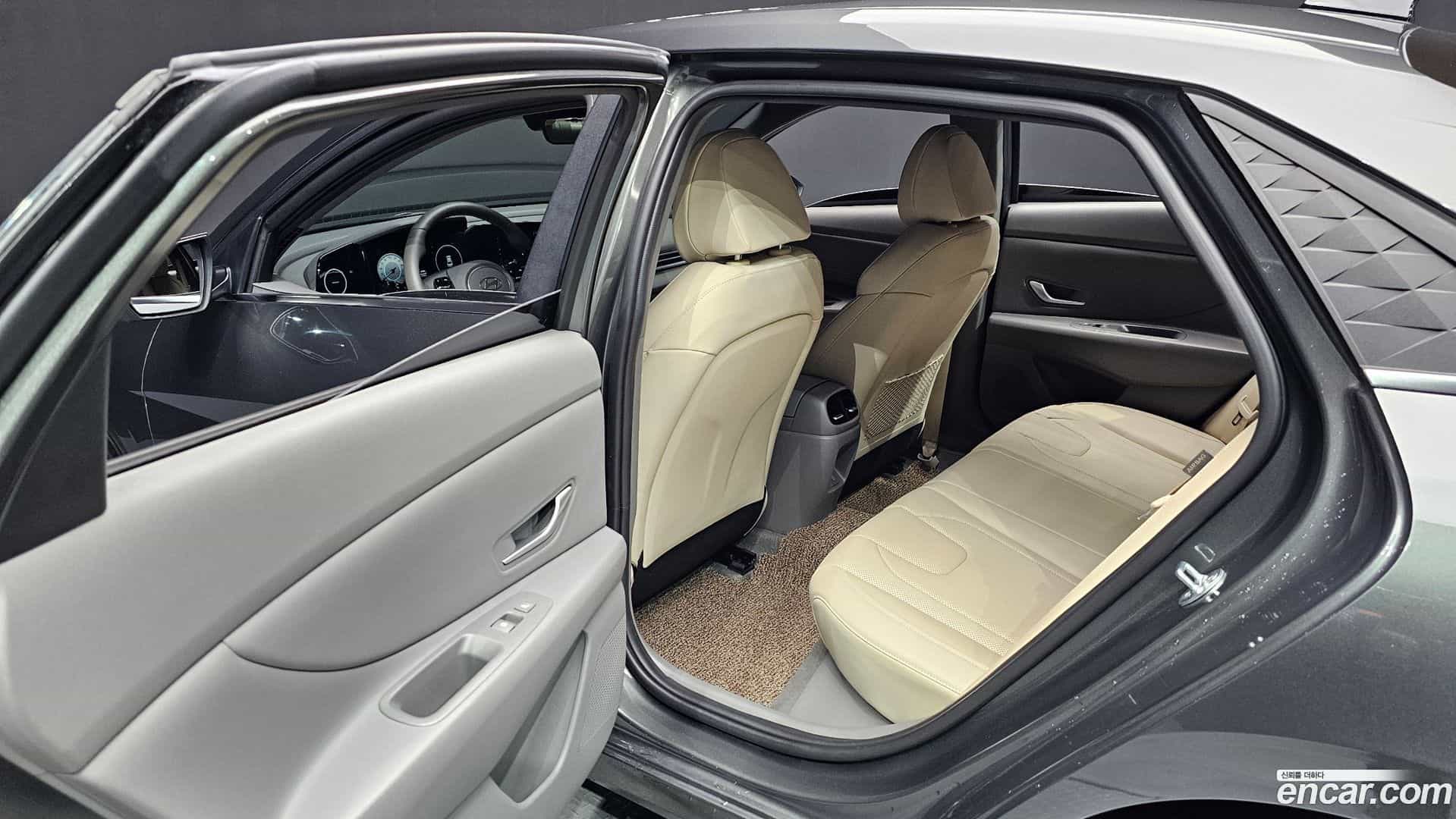 AVANTE Hyundai 2023.9-OPTION-043