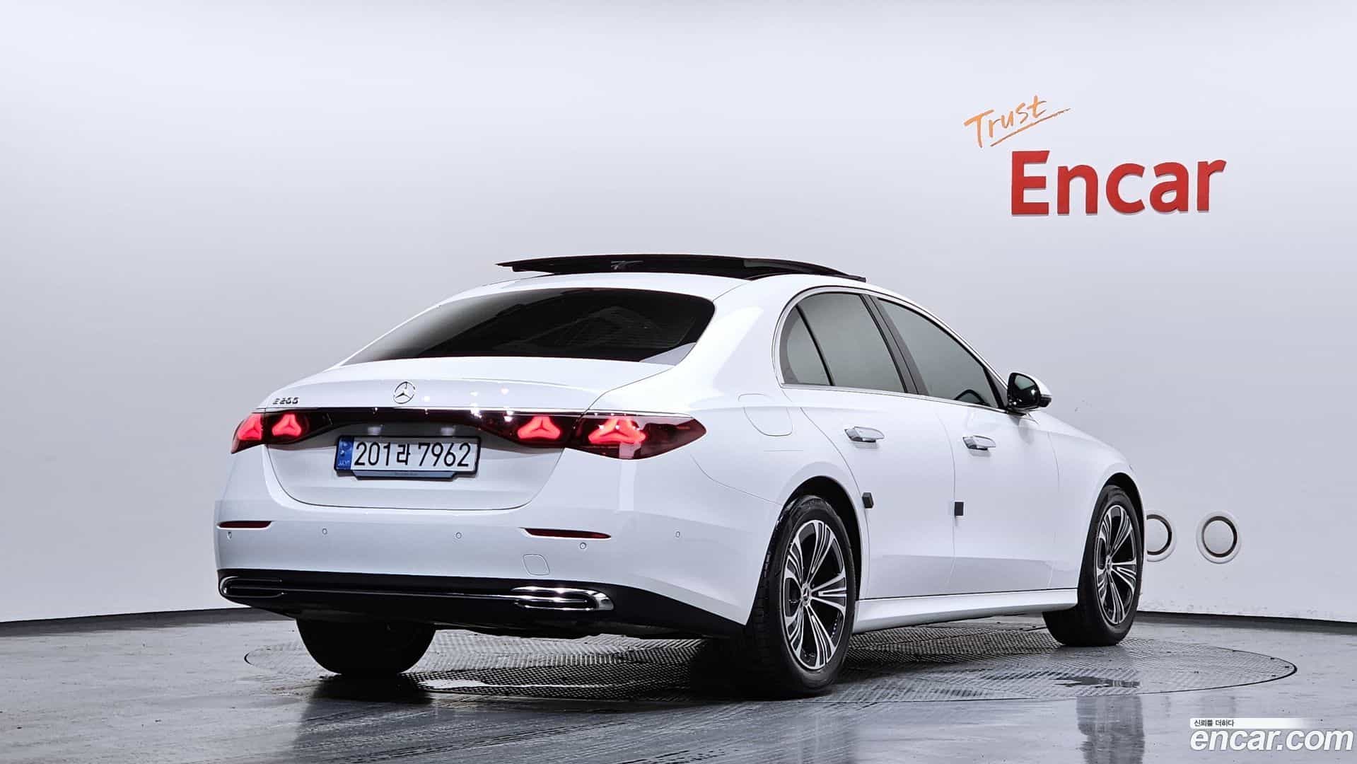 E-Class Mercedes-Benz 2024.8-OUTER-002