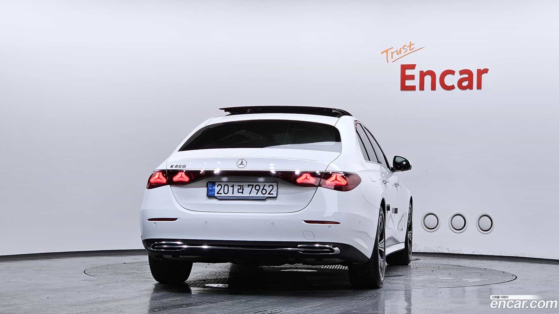 E-Class Mercedes-Benz 2024.8-OUTER-004