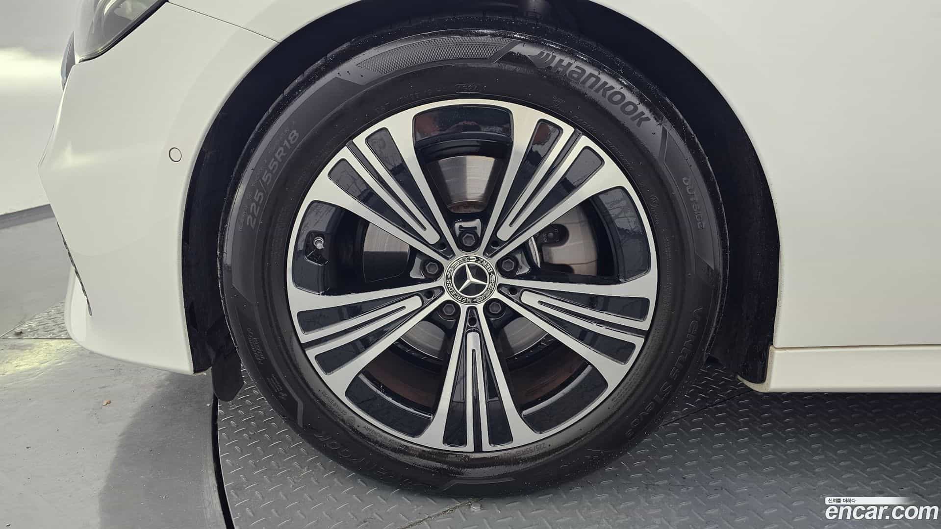 E-Class Mercedes-Benz 2024.8-OUTER-005