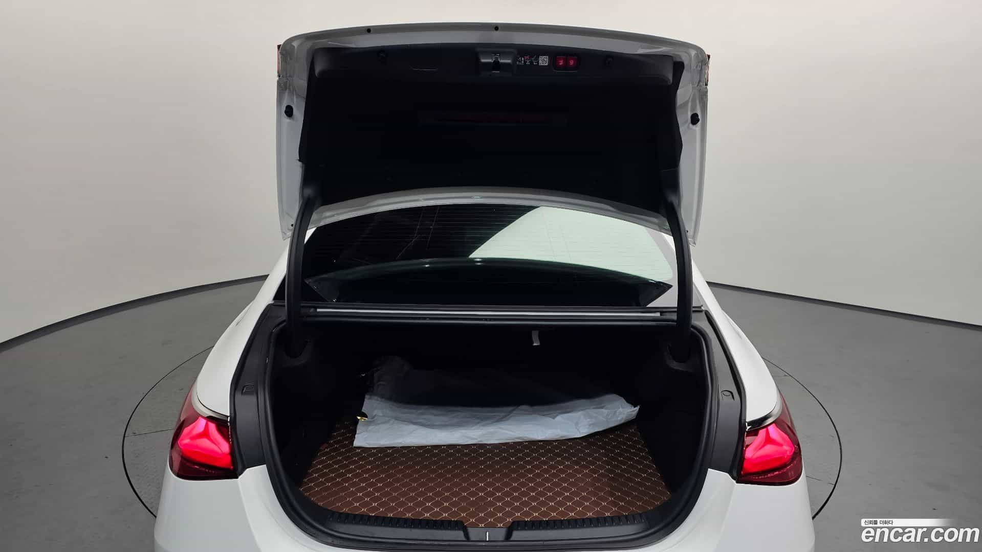 E-Class Mercedes-Benz 2024.8-OPTION-020