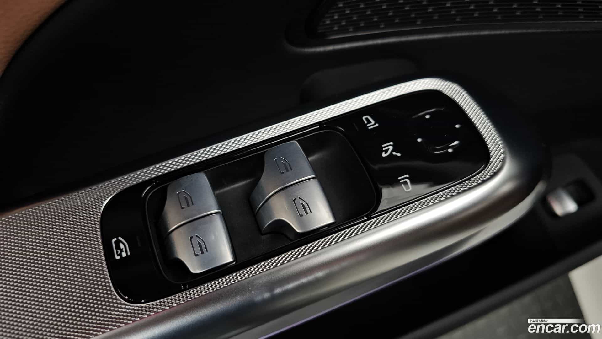 E-Class Mercedes-Benz 2024.8-OPTION-043