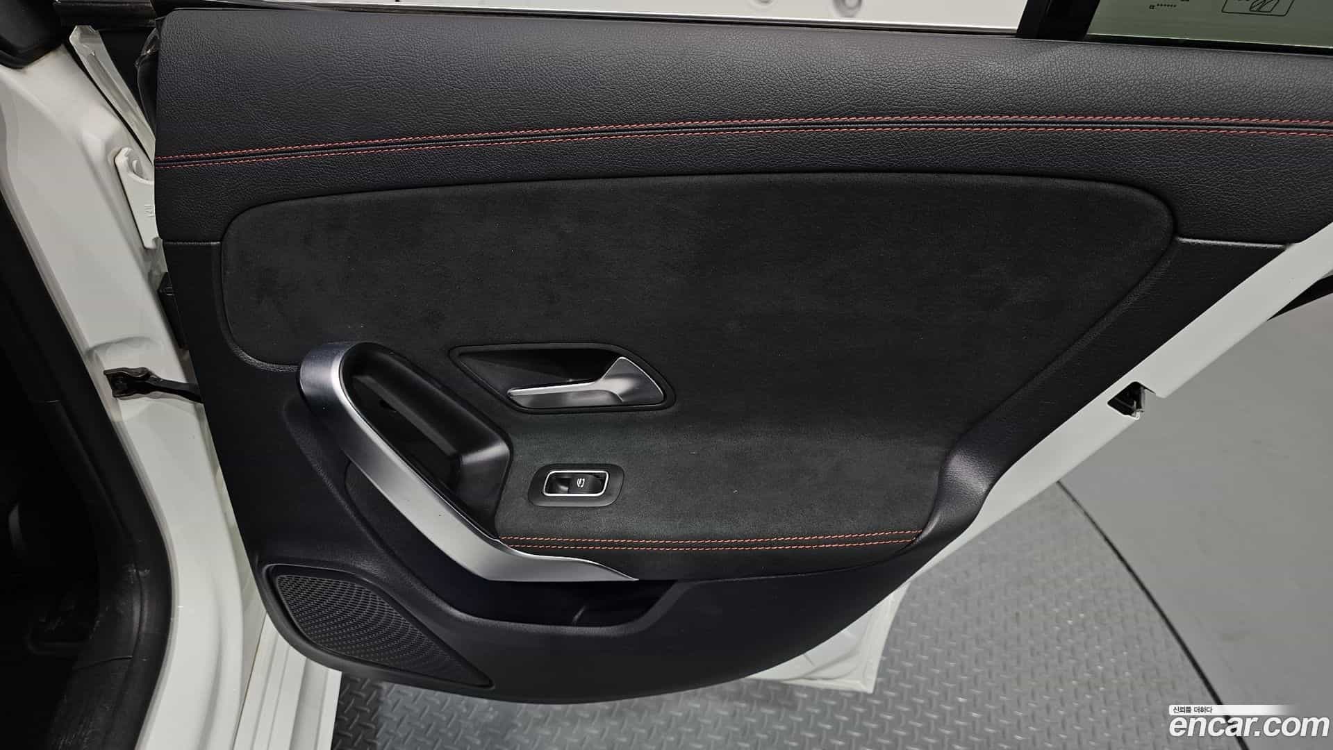 CLA-Class Mercedes-Benz 2023.4-INNER-035