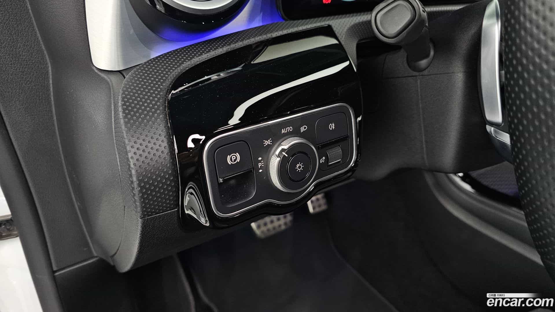 CLA-Class Mercedes-Benz 2023.4-OPTION-041