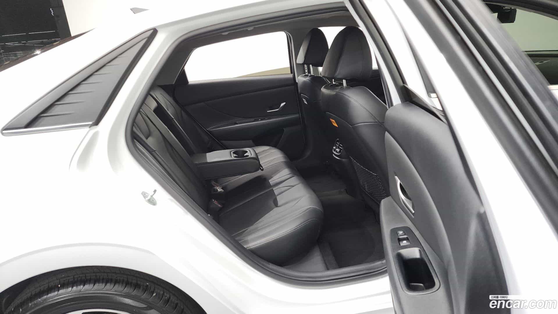 AVANTE Hyundai 2022.10-OPTION-015