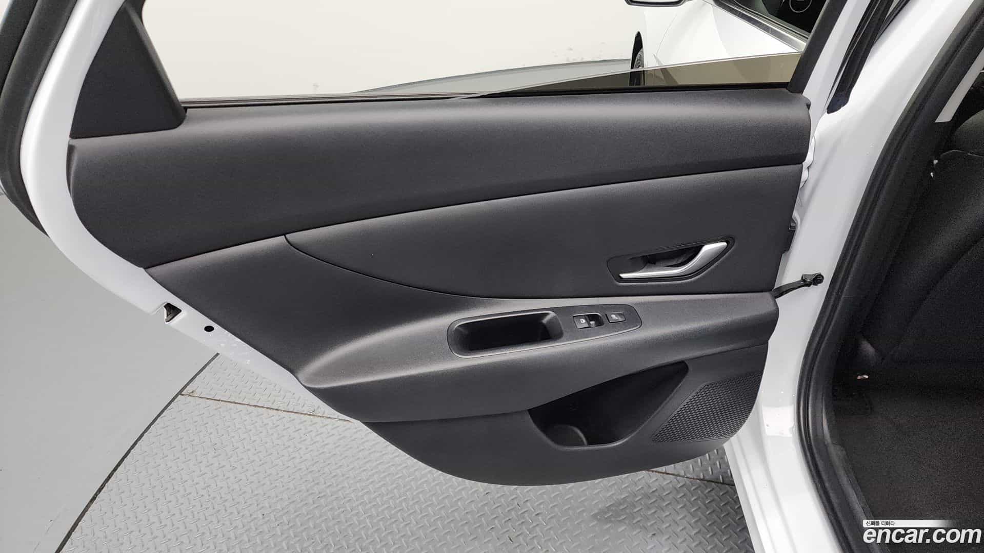AVANTE Hyundai 2022.10-INNER-035