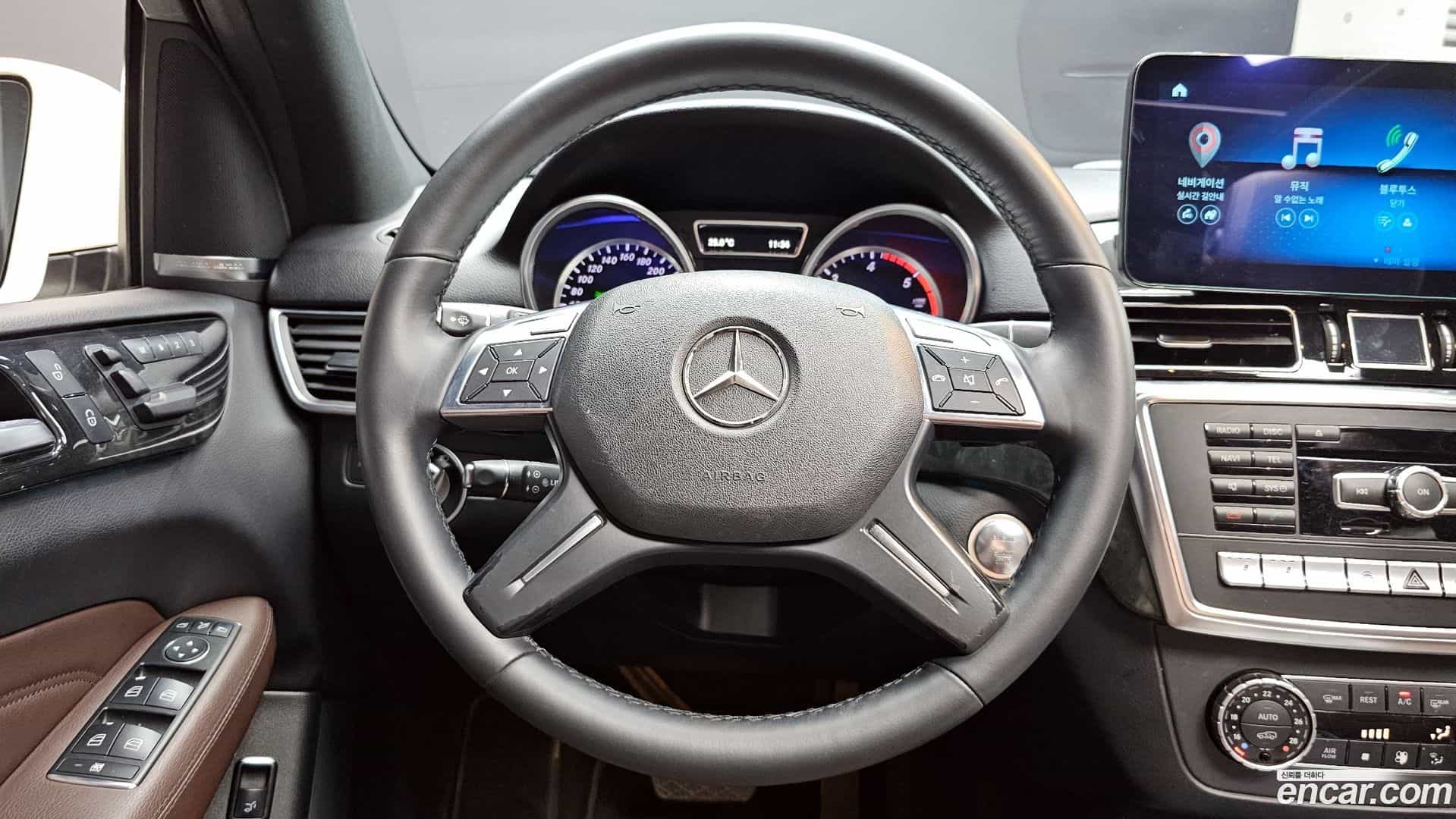 M-class Mercedes-Benz 2013.3-OPTION-016
