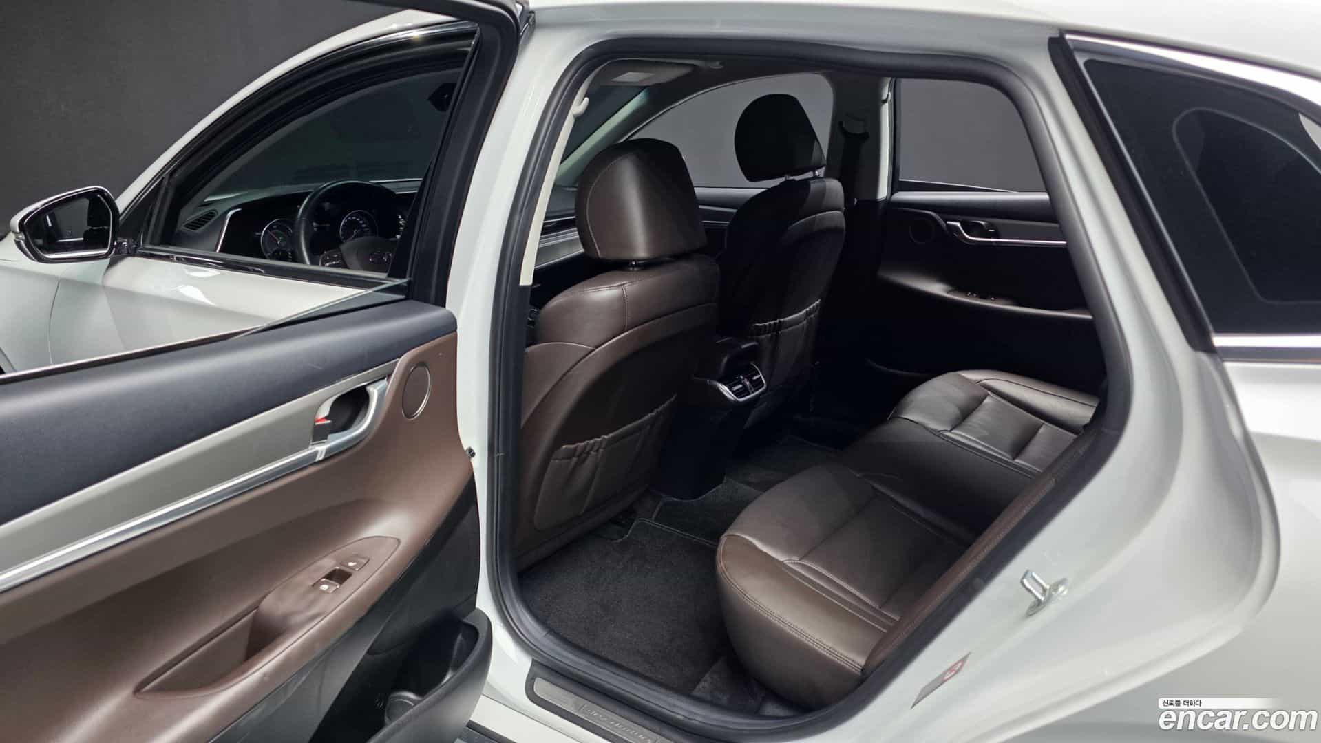 Grandeur Hyundai 2020.10-INNER-036