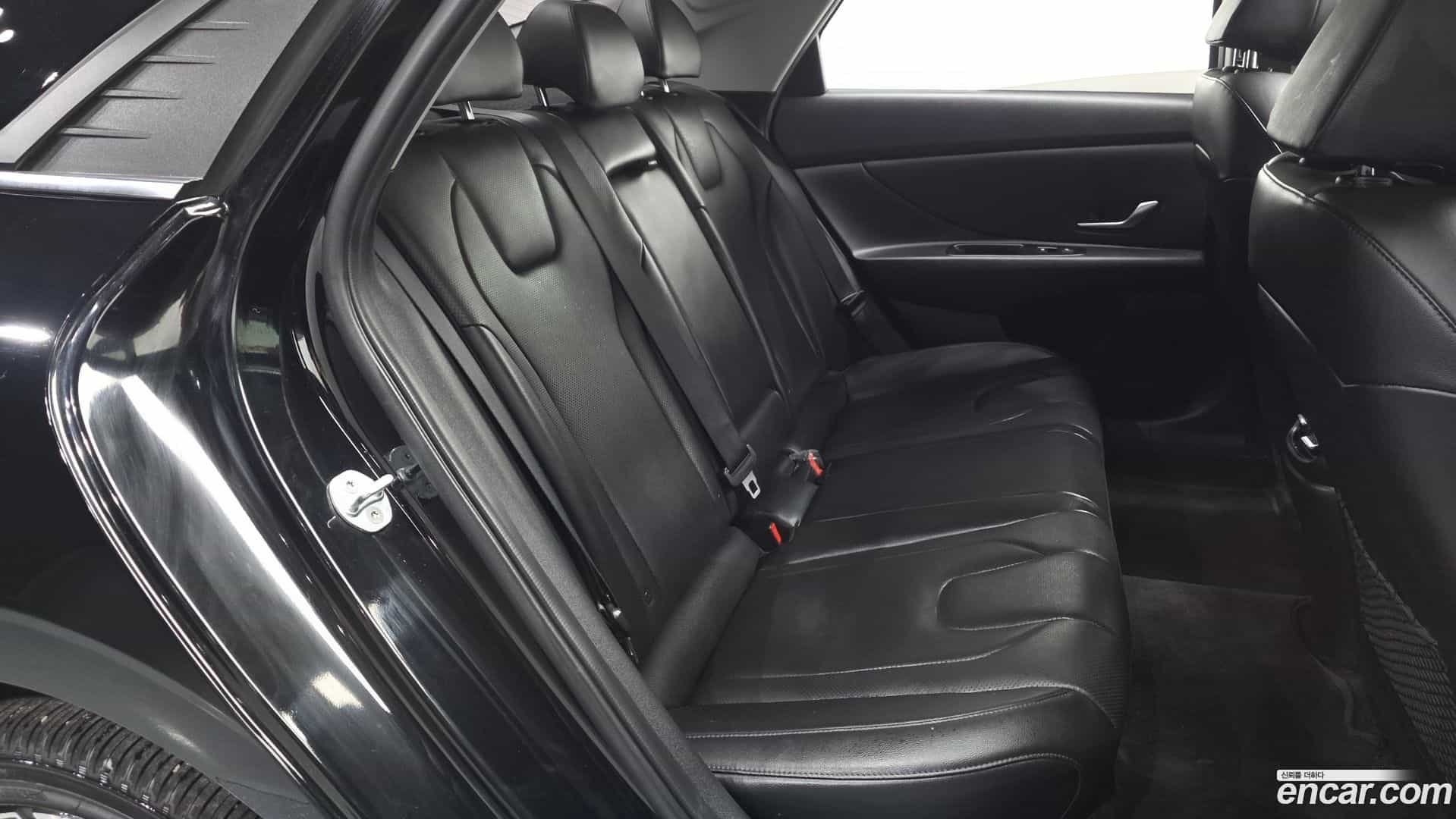 AVANTE Hyundai 2022.10-OPTION-015