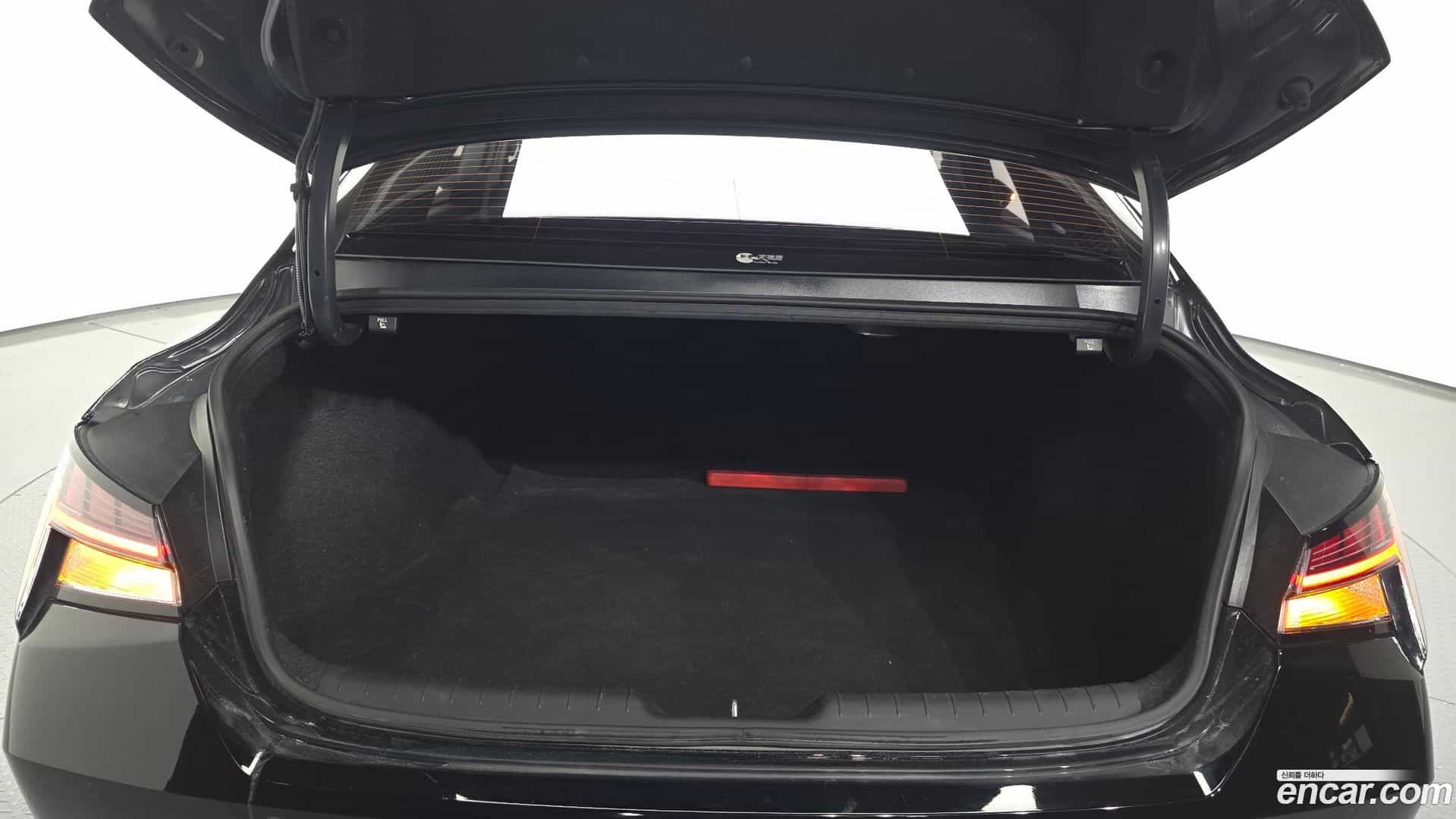 AVANTE Hyundai 2022.10-OPTION-024
