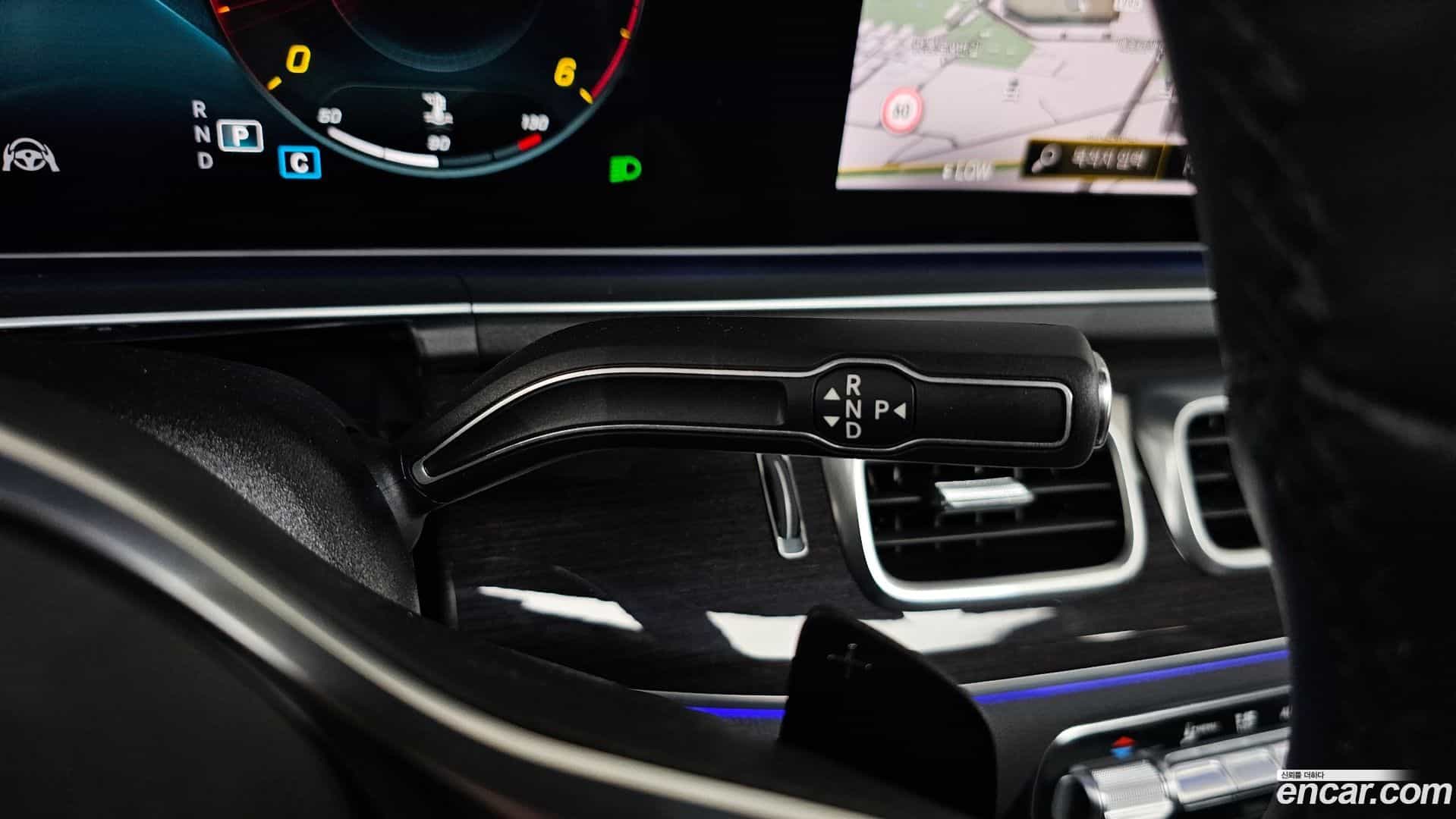 GLE-Class Mercedes-Benz 2022.0-INNER-009