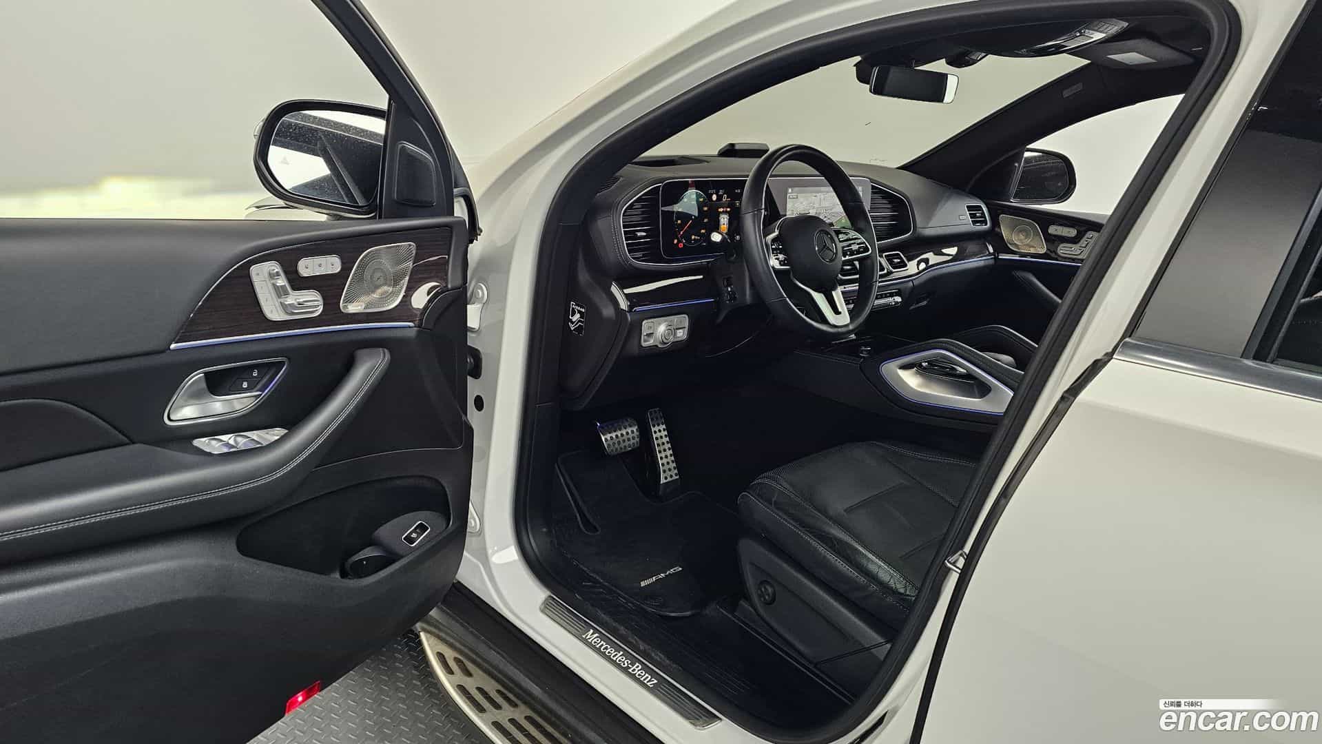 GLE-Class Mercedes-Benz 2022.0-INNER-010
