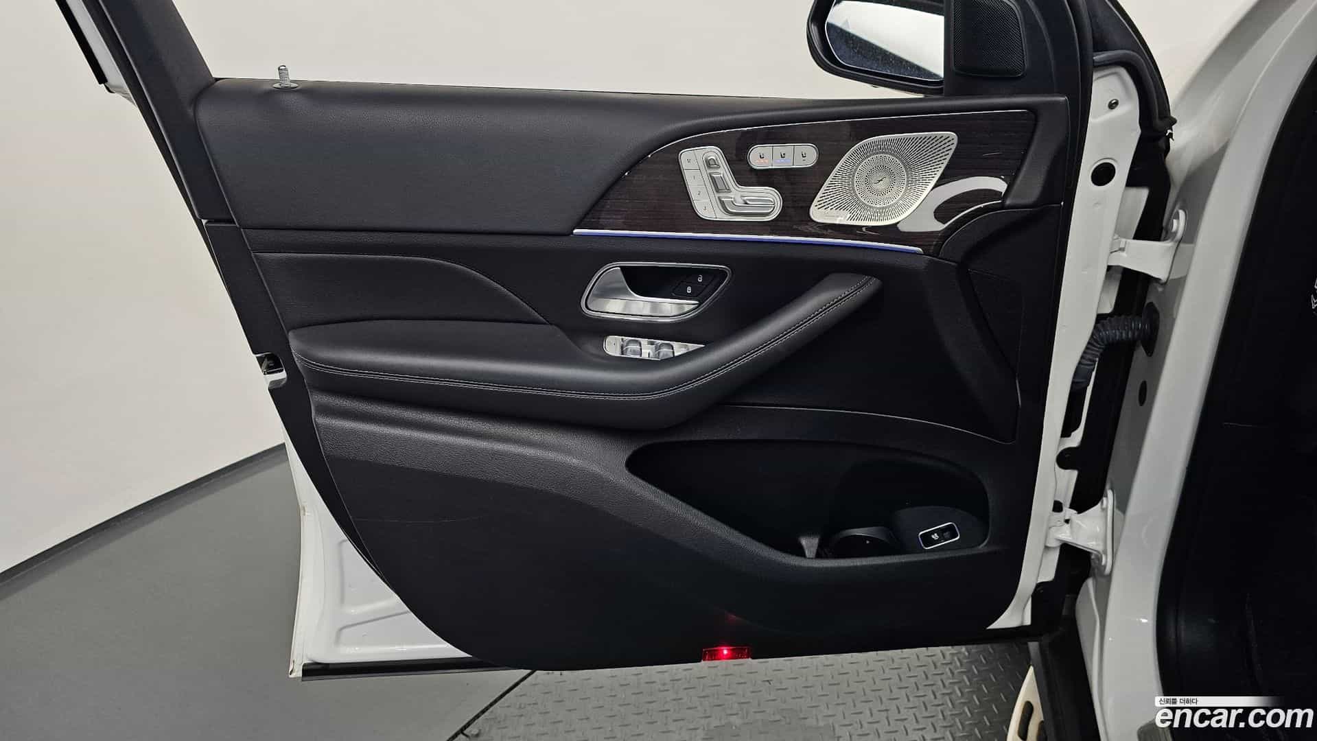 GLE-Class Mercedes-Benz 2022.0-INNER-034