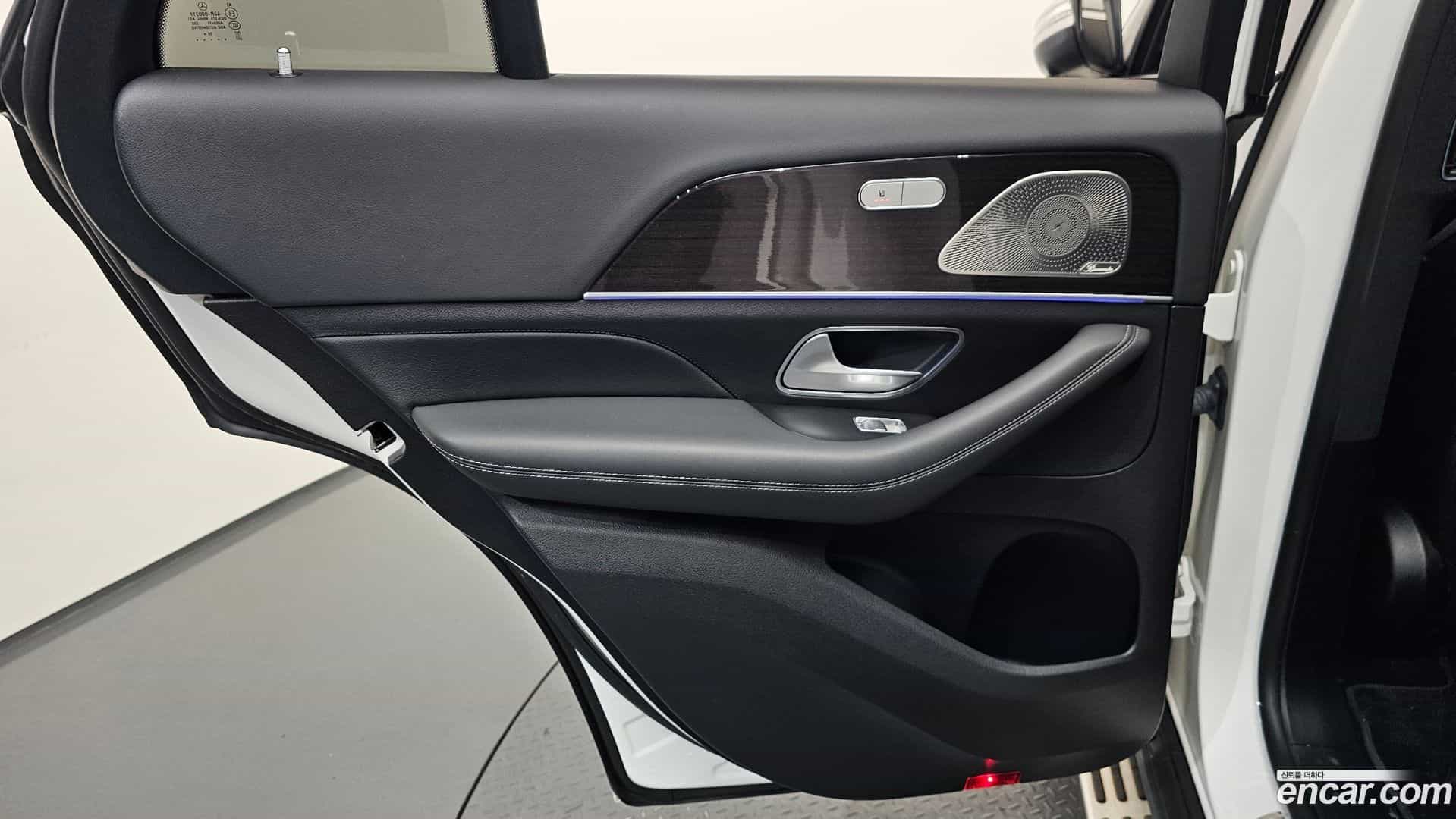 GLE-Class Mercedes-Benz 2022.0-INNER-035