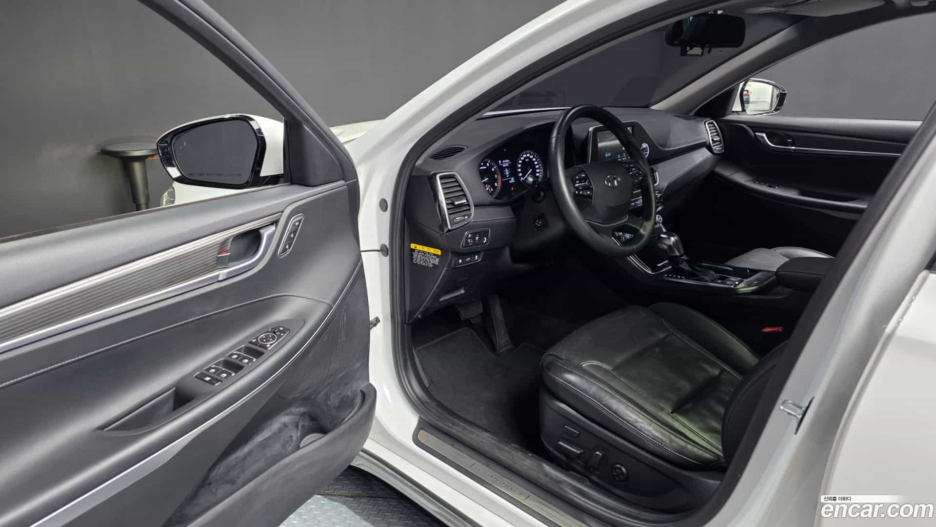 Grandeur Hyundai 2017.0-INNER-010