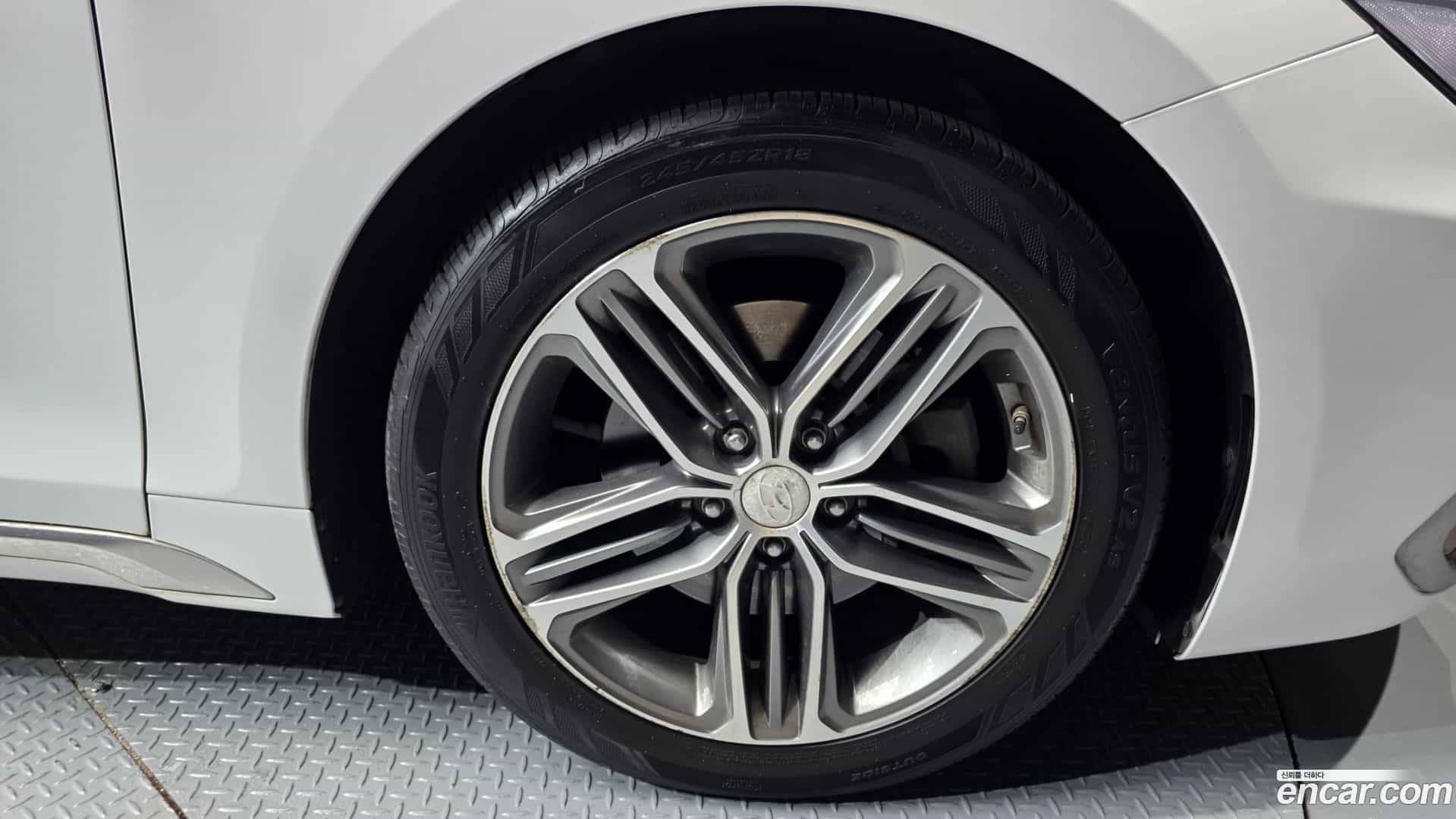 Grandeur Hyundai 2017.0-OUTER-031