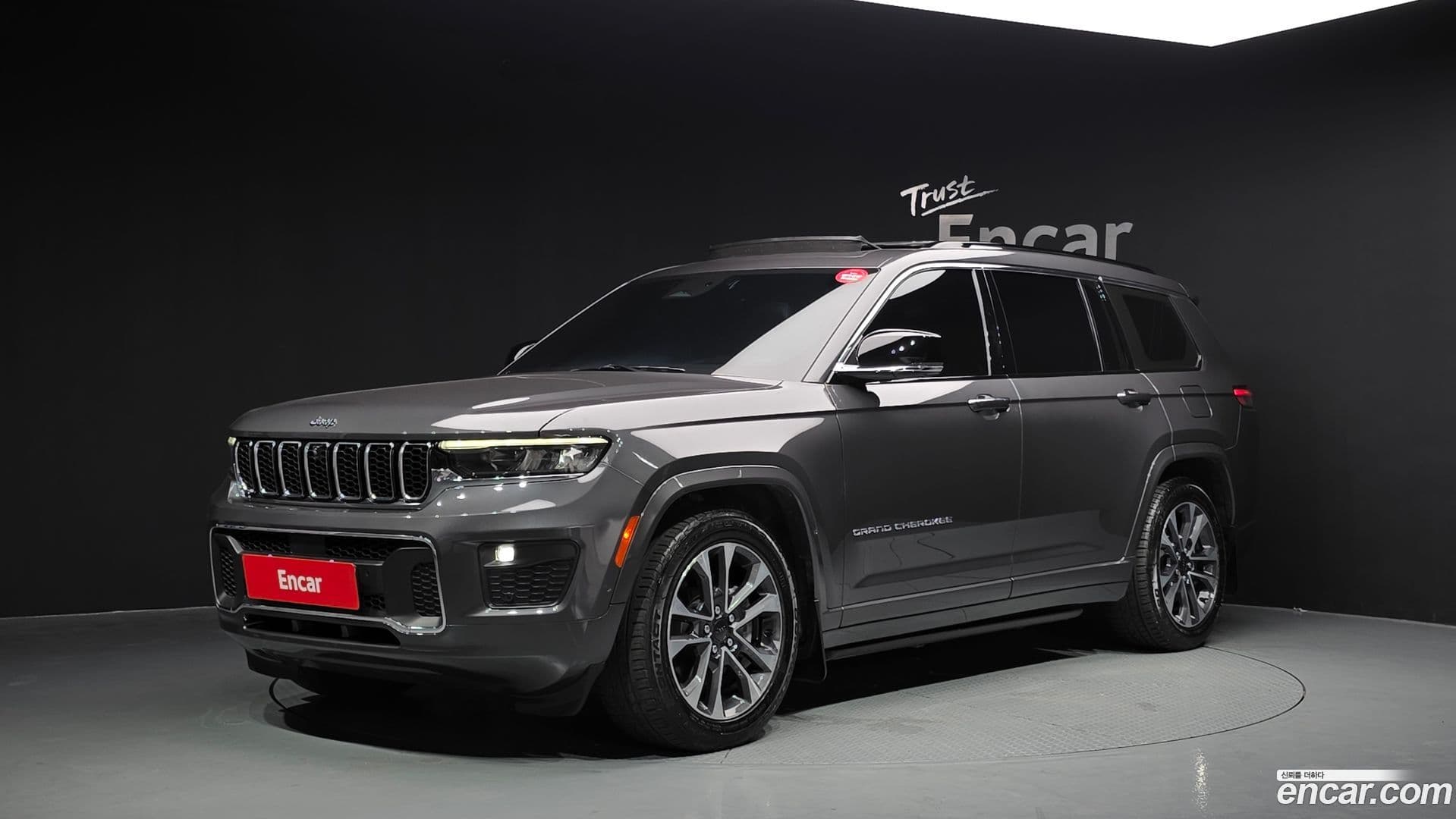 Main__Slider__Photo:Cherokee Jeep 2022.10-0