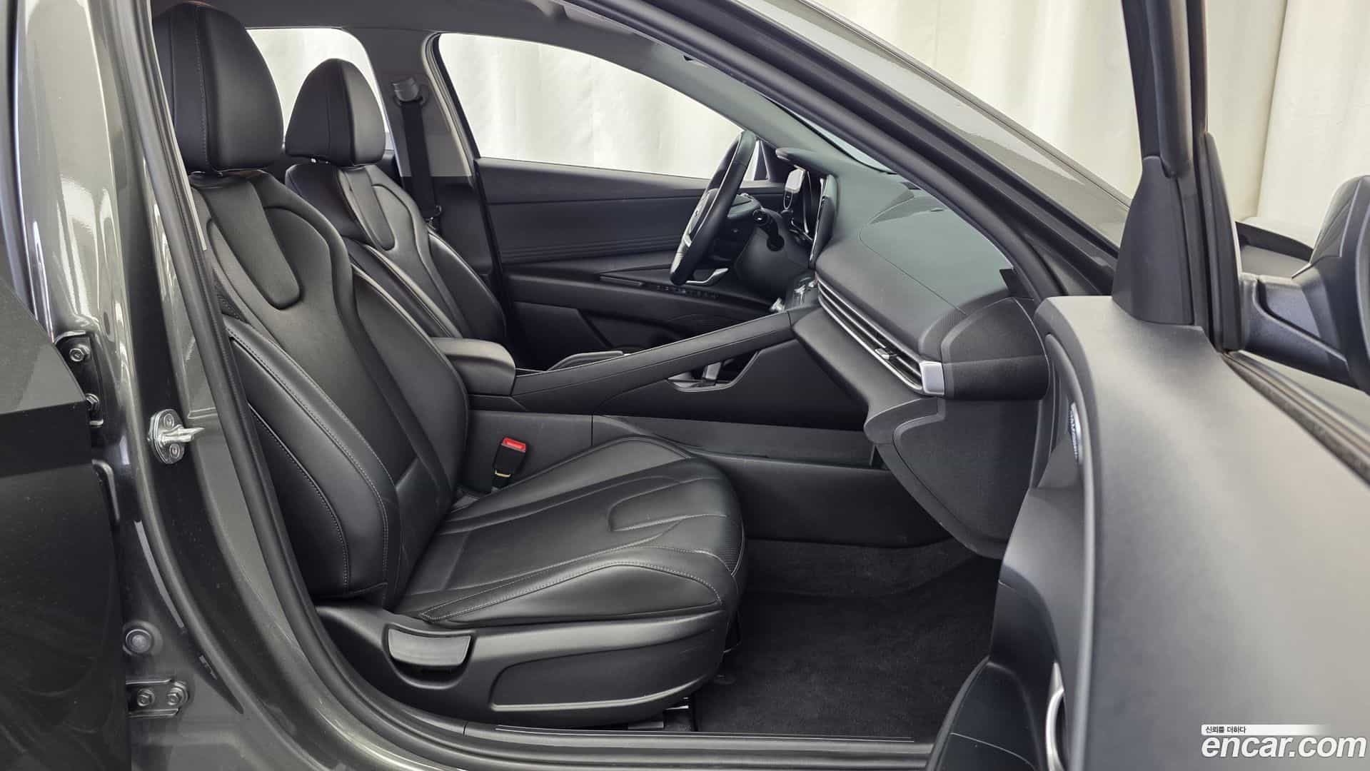 AVANTE Hyundai 2021.4-OPTION-015