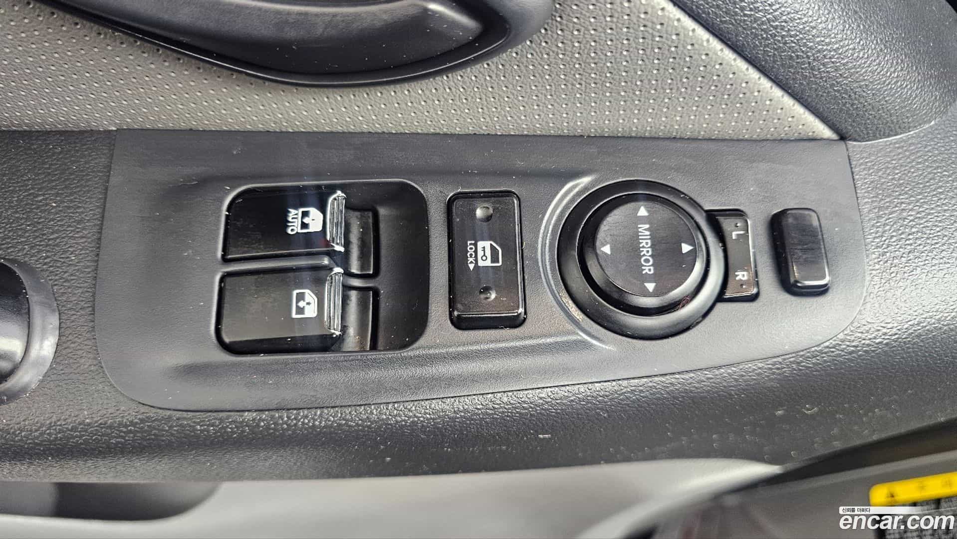 Starex Hyundai 2018.8-OPTION-015
