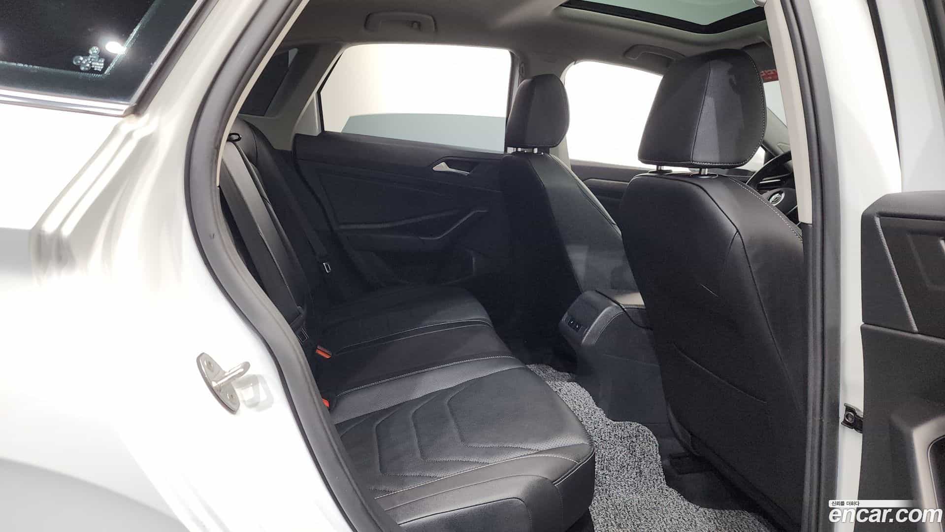 Jetta Volkswagen 2021.7-OPTION-015