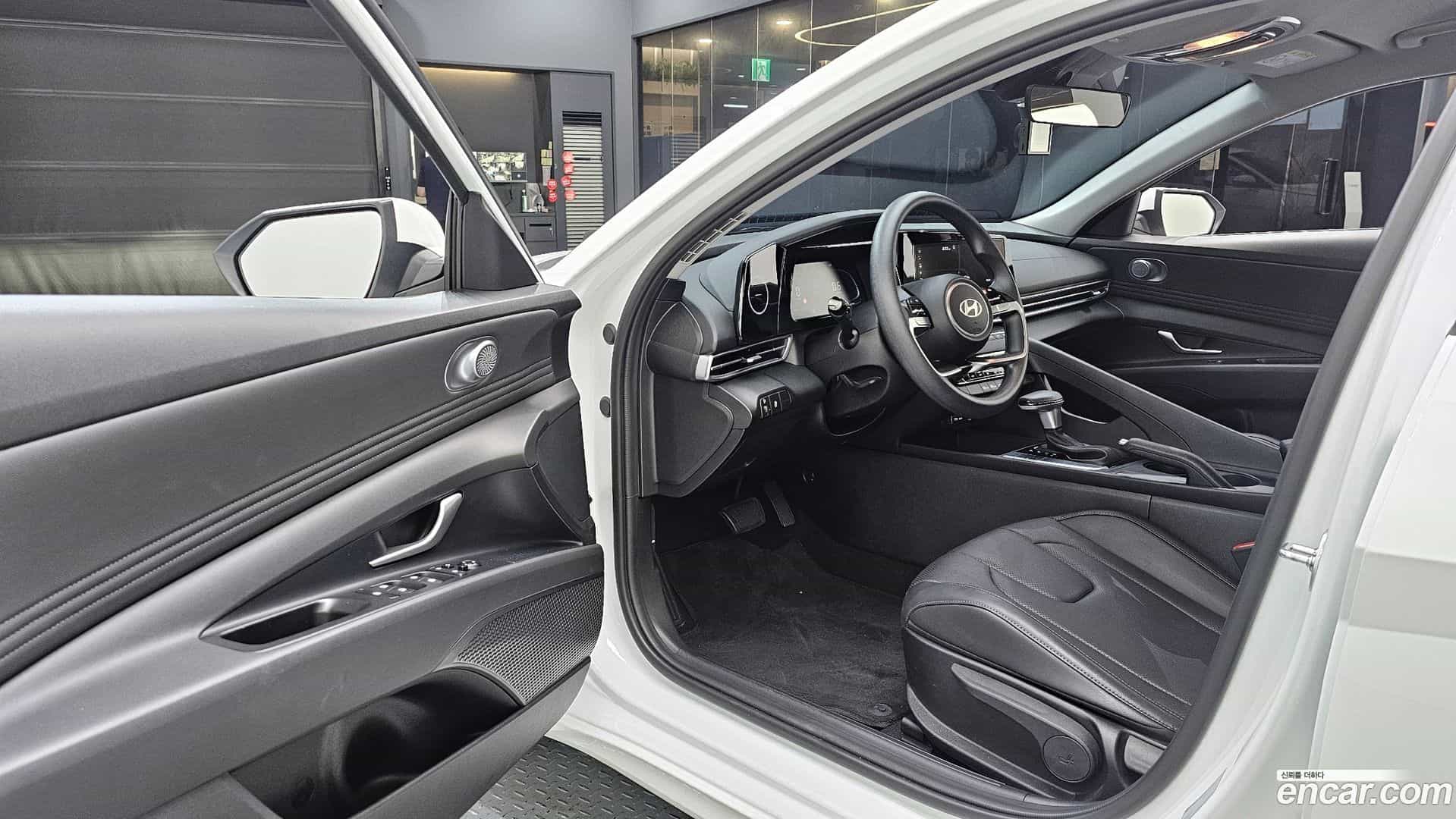 AVANTE Hyundai 2023.10-INNER-010
