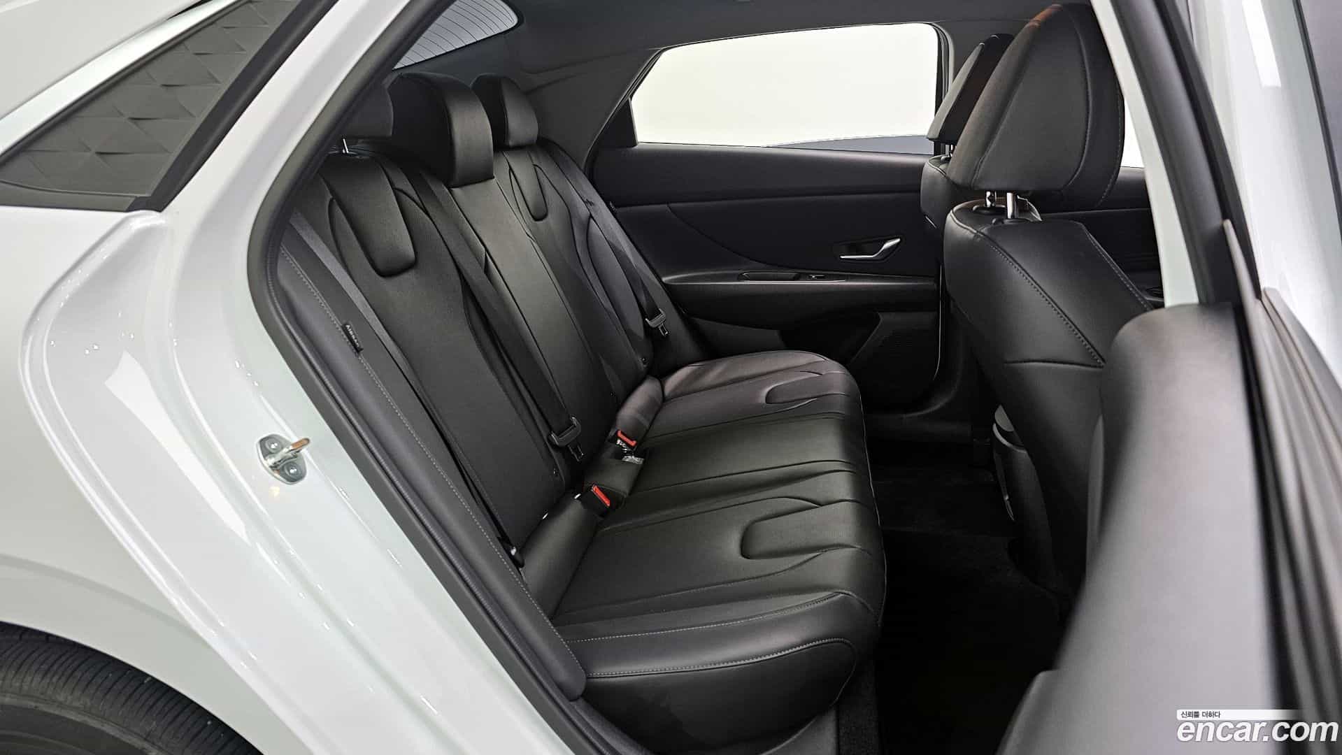 AVANTE Hyundai 2023.10-OPTION-015