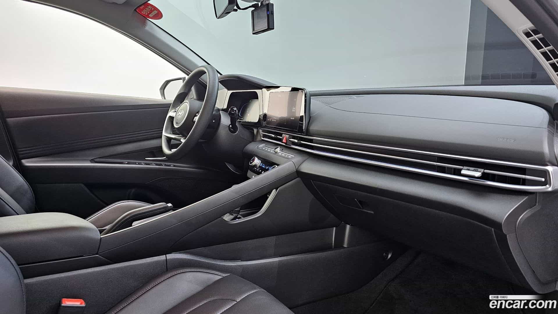 AVANTE Hyundai 2023.10-OPTION-024