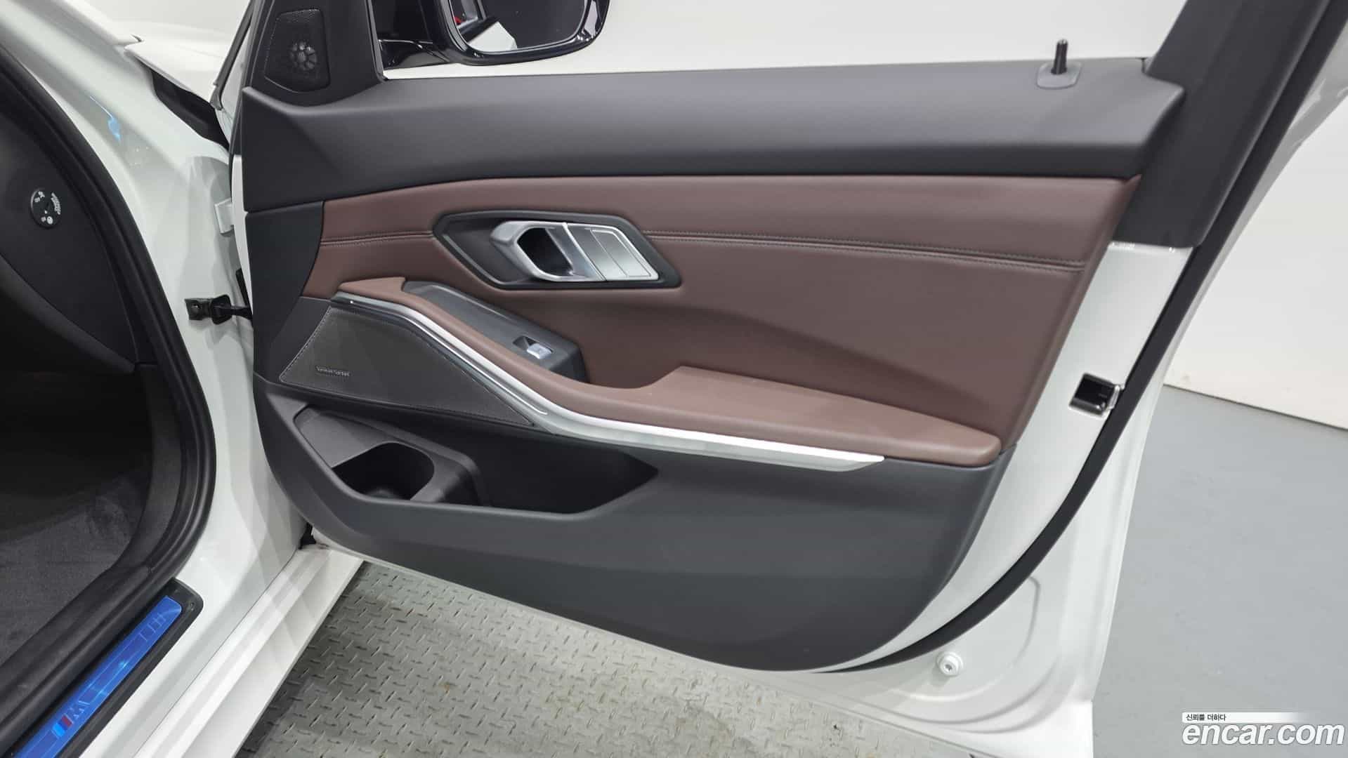 3-Series BMW 2025.9-INNER-034