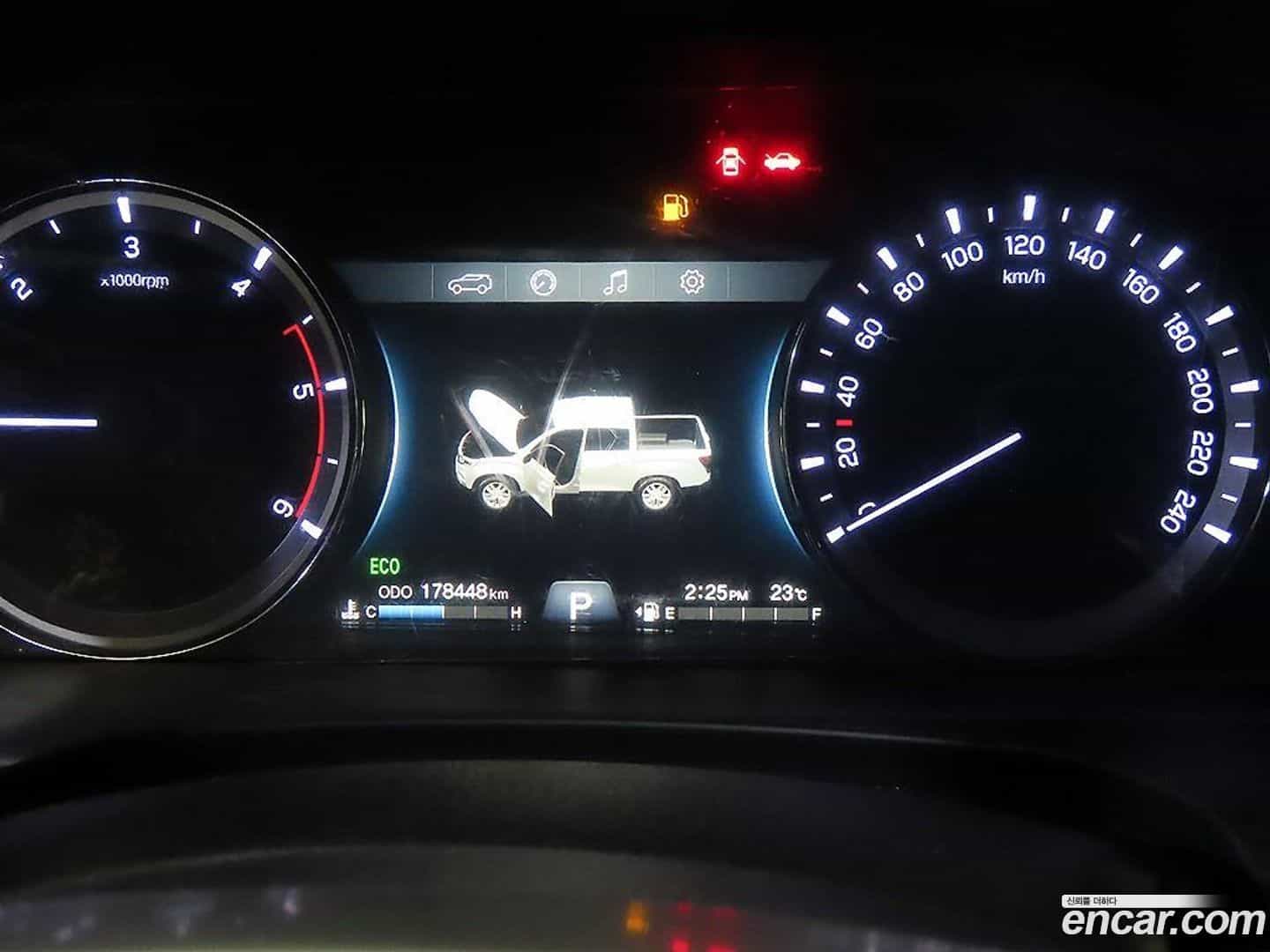 Rexton KG Mobility 2019.0-INNER-009