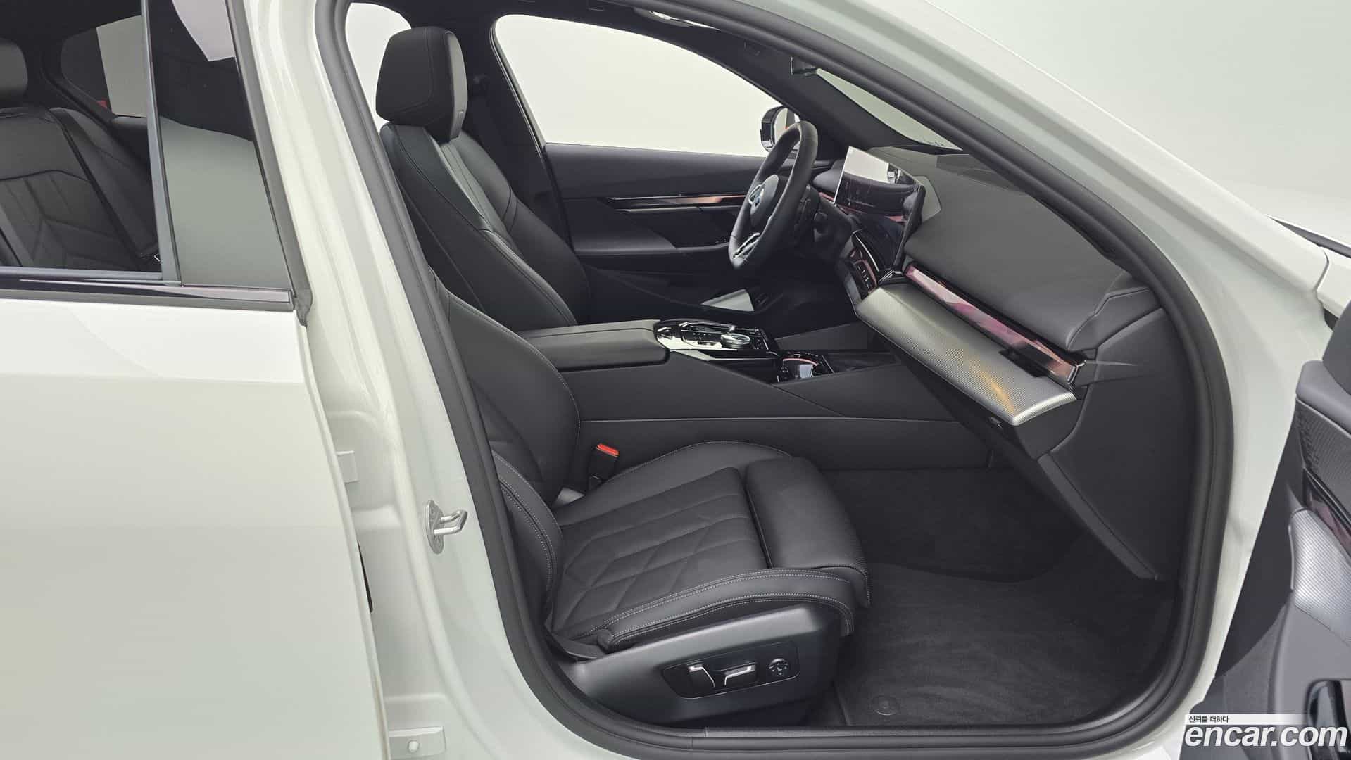 5-Series BMW 2026.0-INNER-036