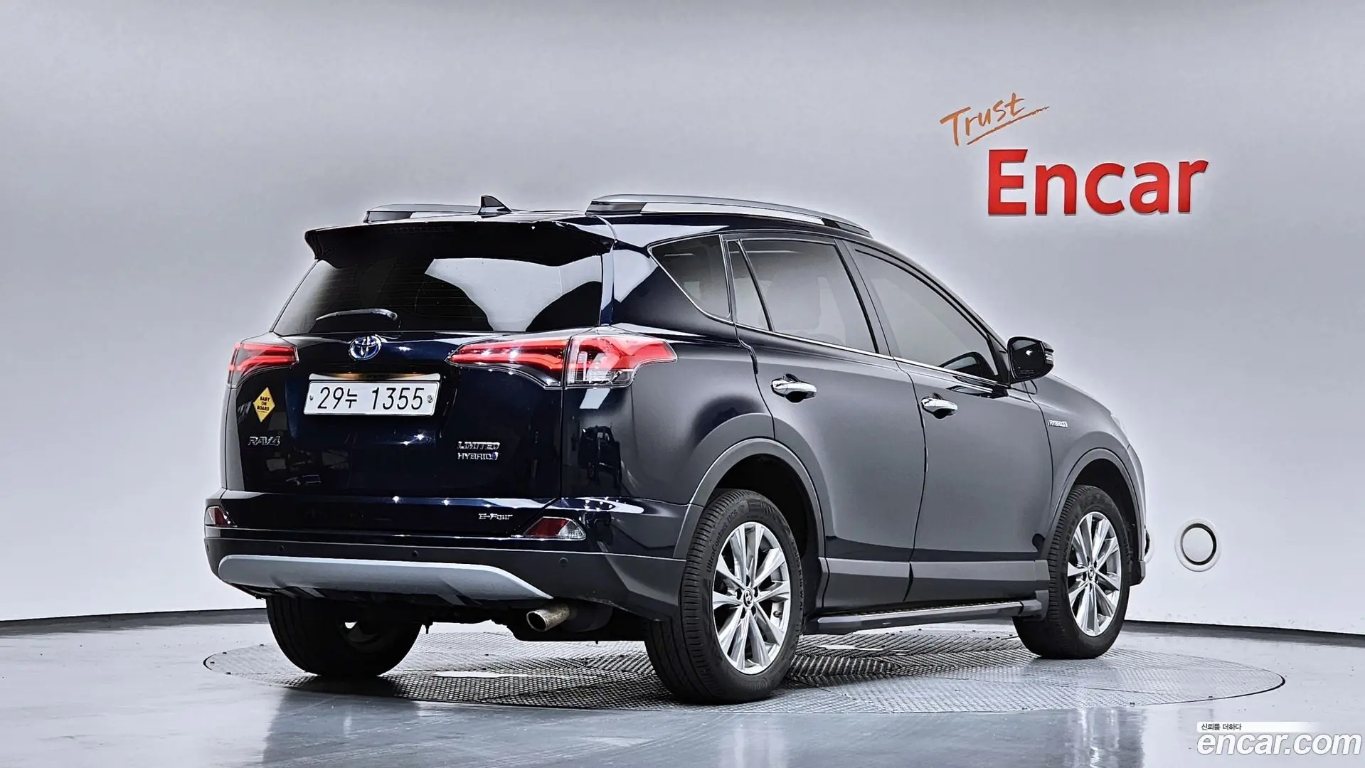 Main__Slider__Photo:RAV4 Toyota 2018.4-1