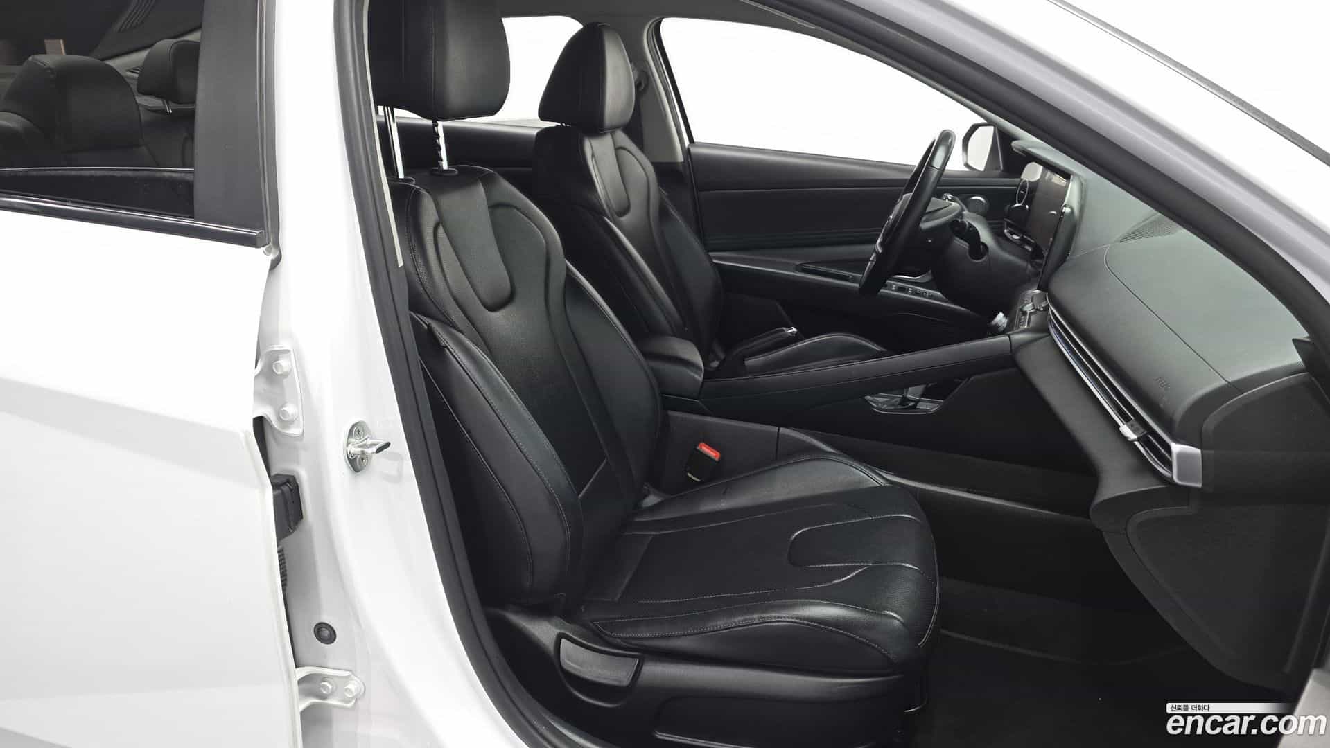 AVANTE Hyundai 2021.6-OPTION-016