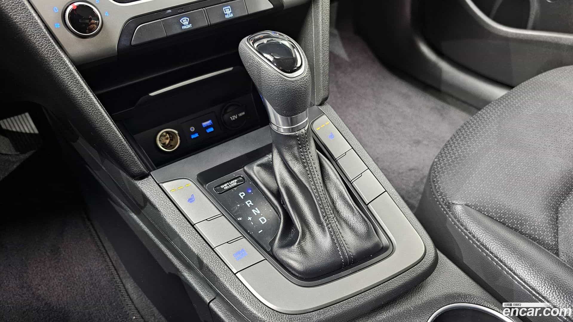AVANTE Hyundai 2018.4-INNER-009