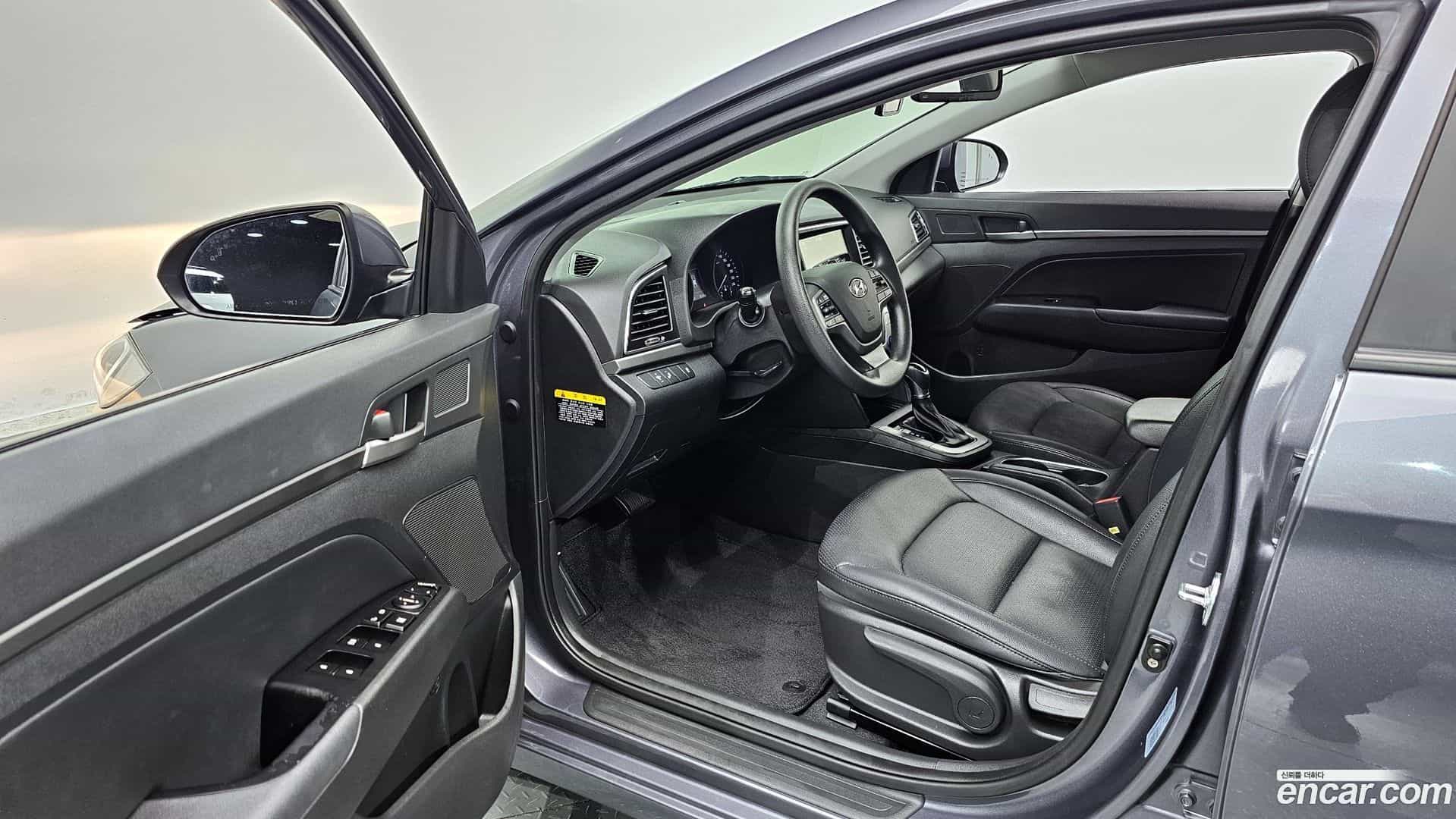 AVANTE Hyundai 2018.4-INNER-010