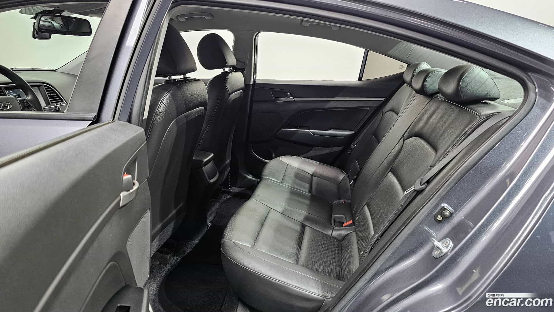 AVANTE Hyundai 2018.4-OPTION-015