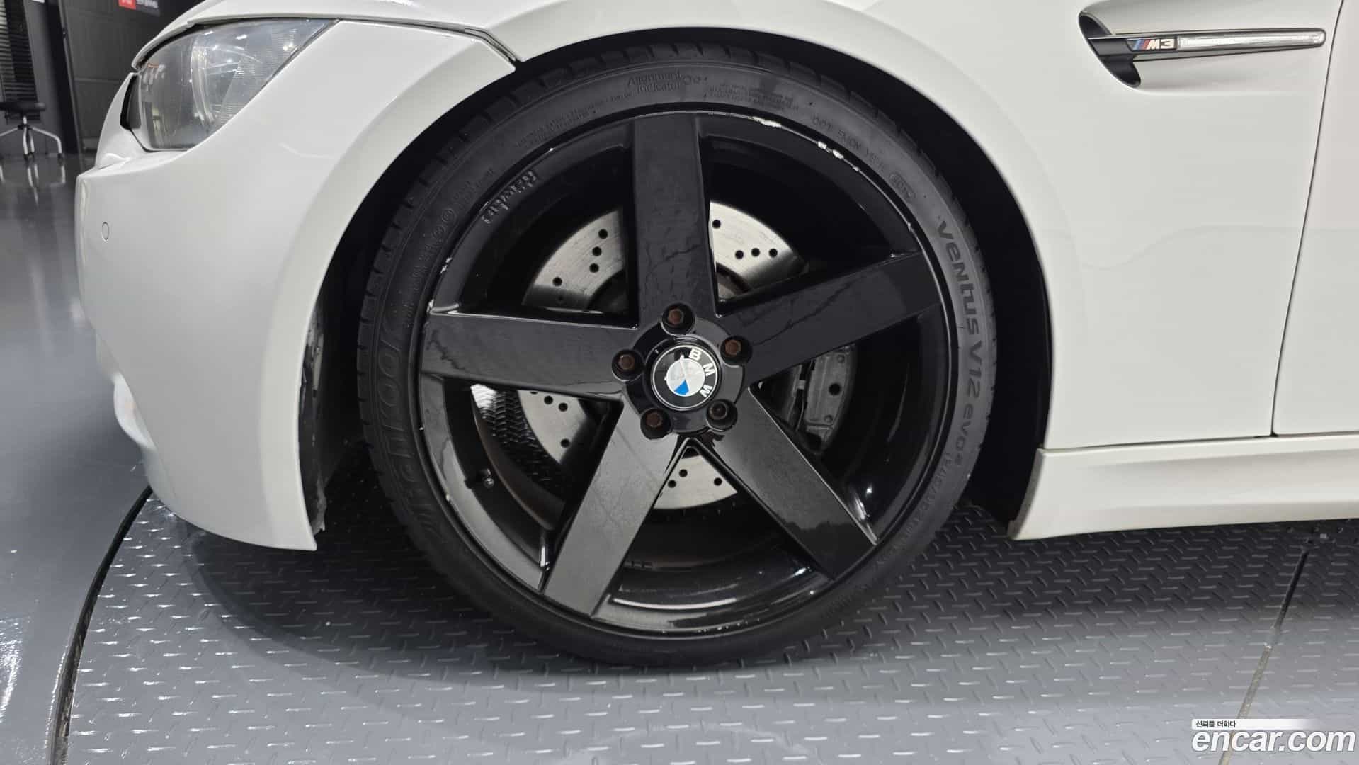 M3 BMW 2010.5-OUTER-005