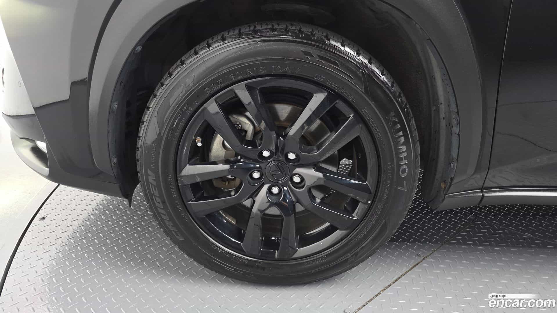 NX Lexus 2014.9-OUTER-005