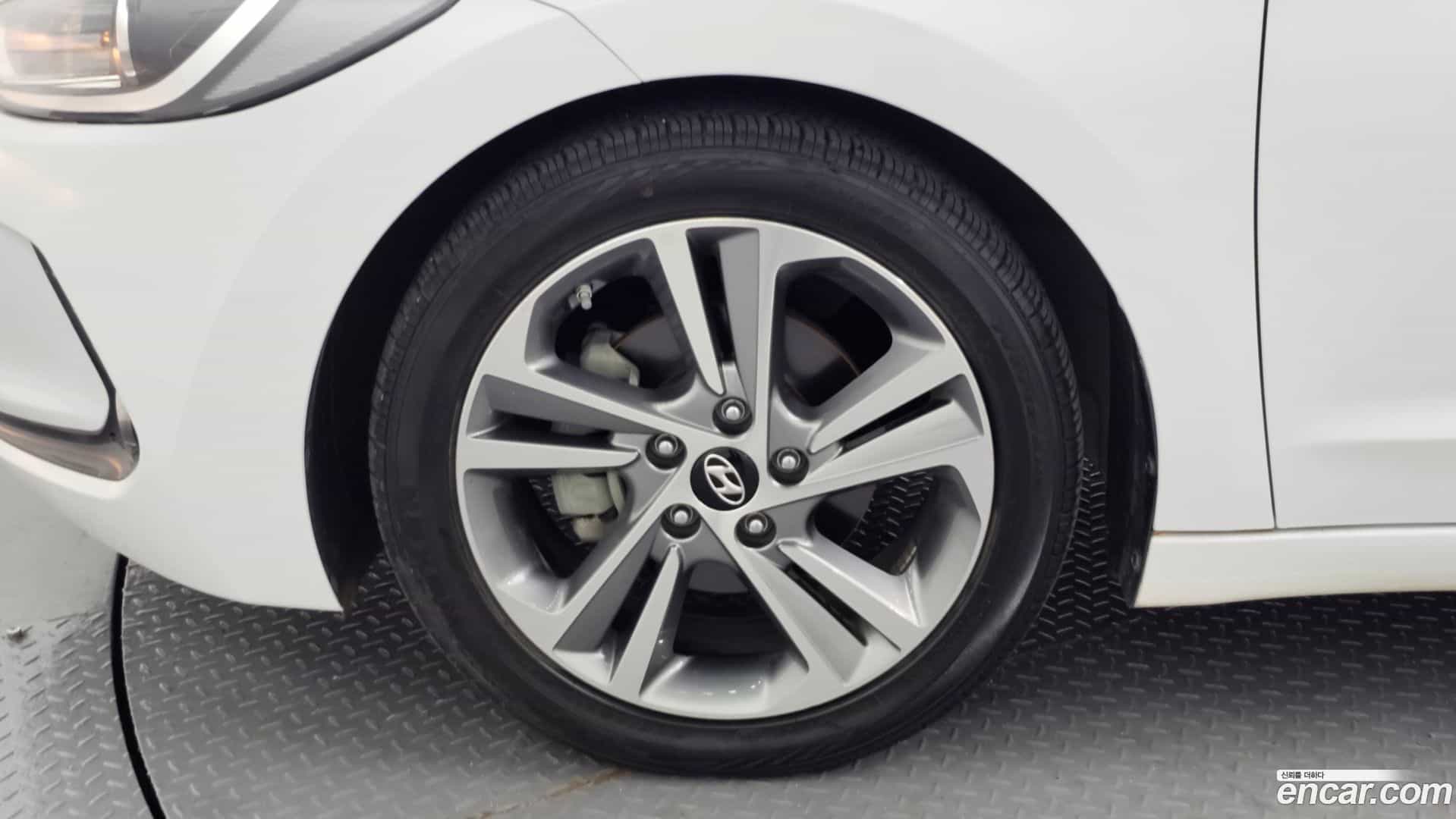 AVANTE Hyundai 2018.8-OUTER-005