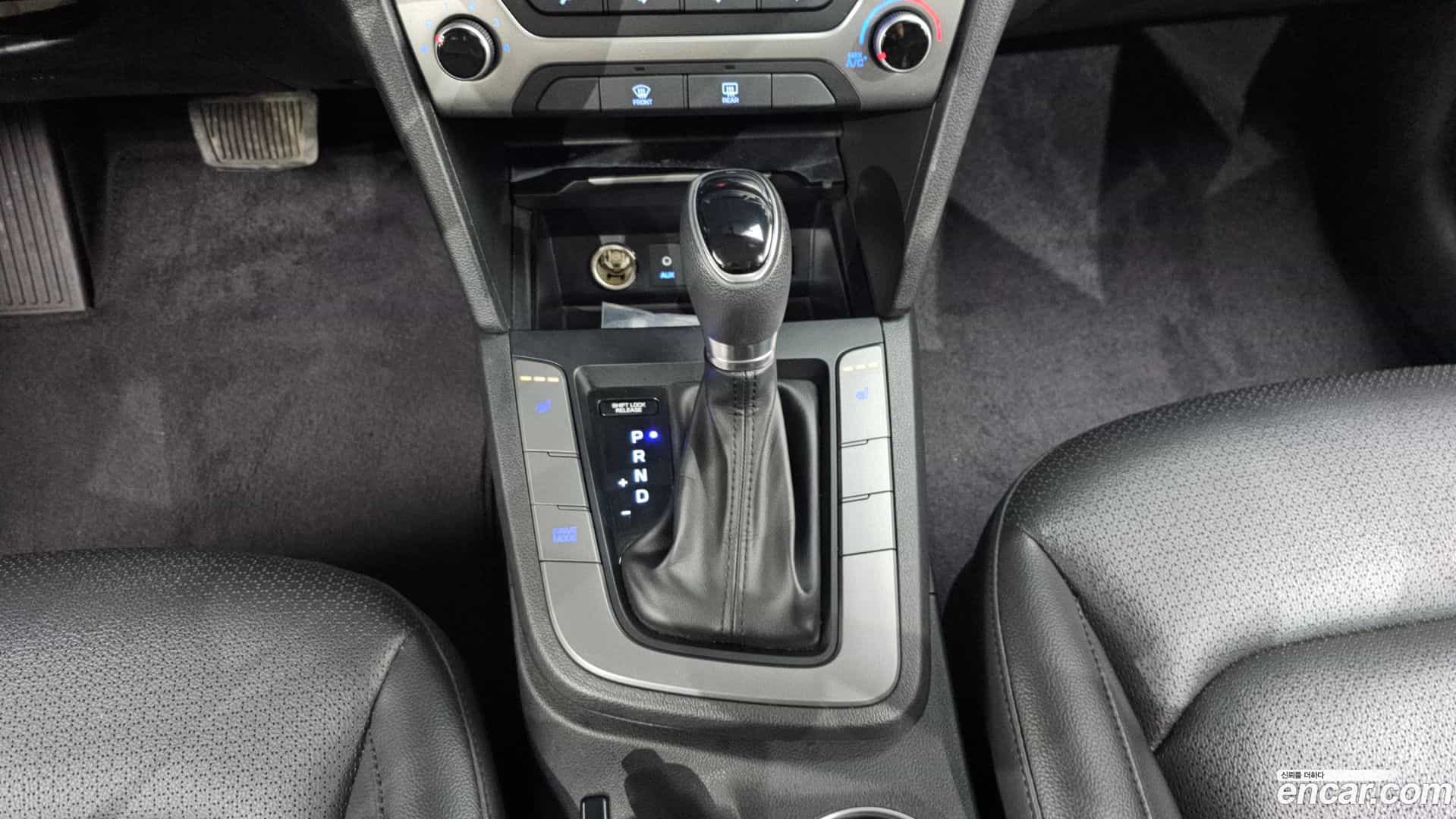 AVANTE Hyundai 2018.8-INNER-009