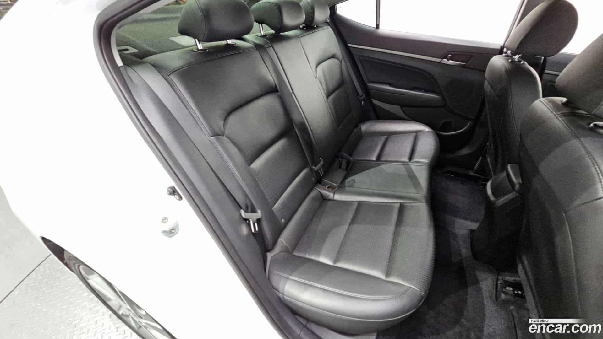 AVANTE Hyundai 2018.8-OPTION-016