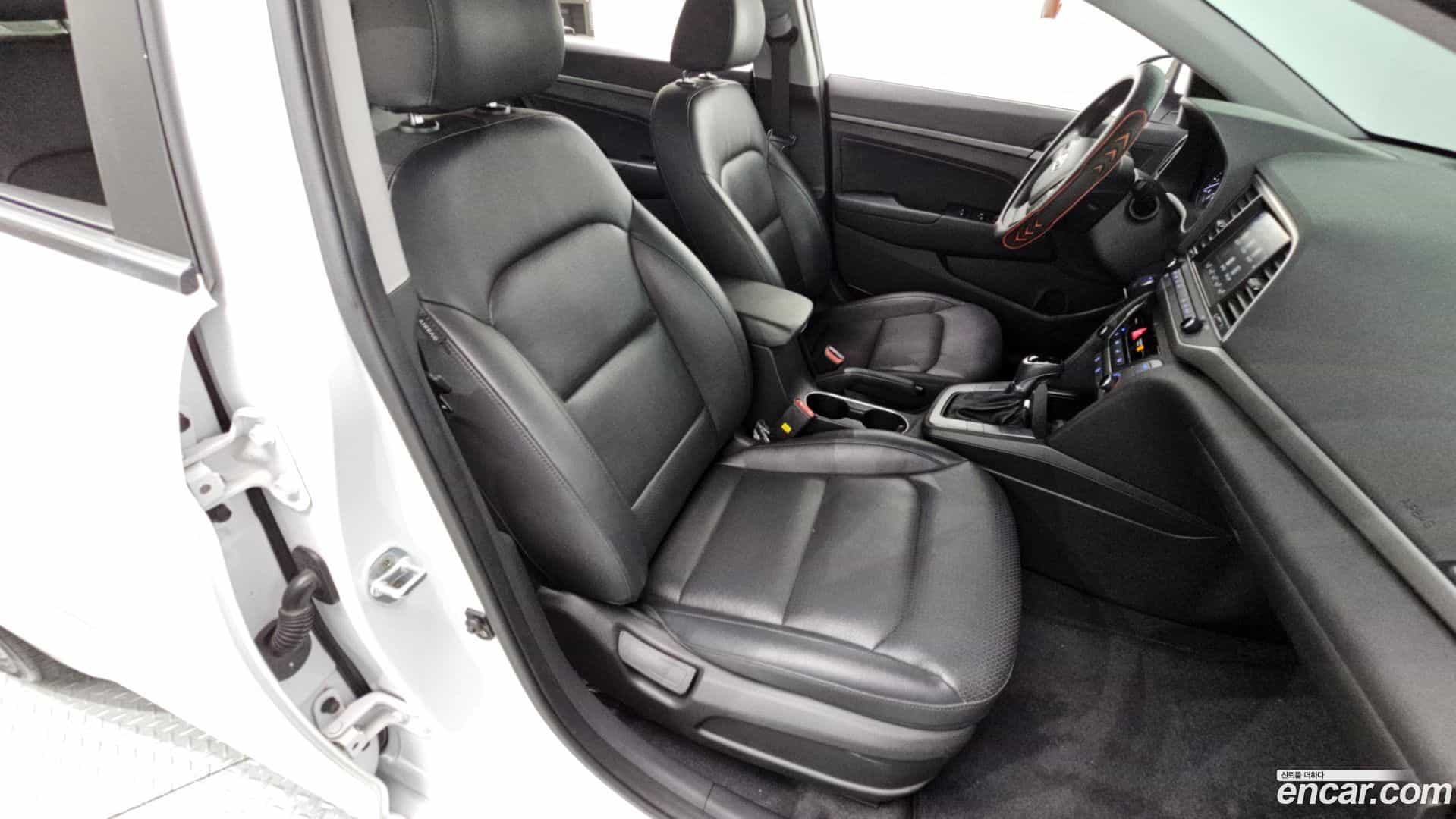 AVANTE Hyundai 2018.8-OPTION-023