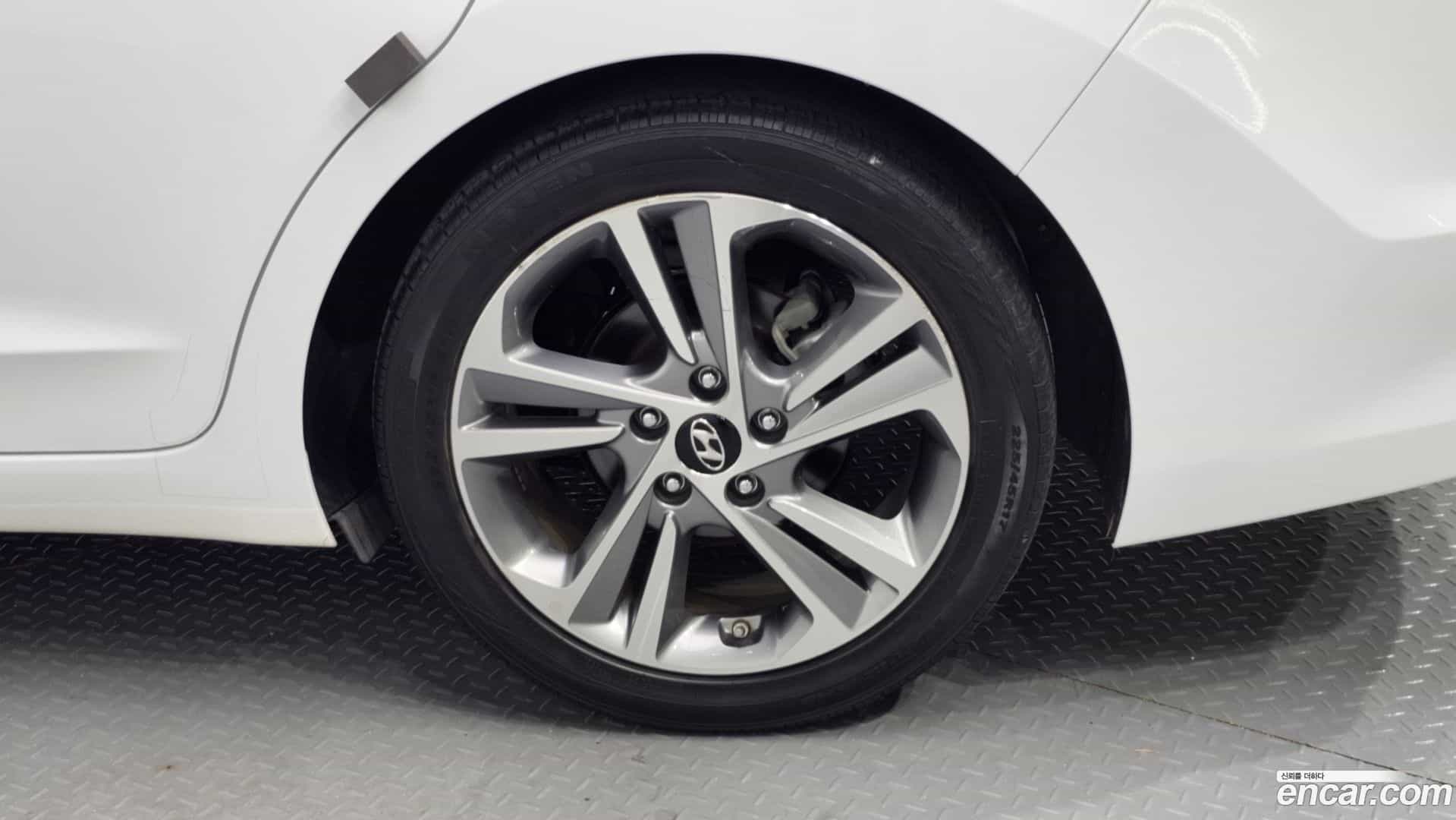 AVANTE Hyundai 2018.8-OUTER-031