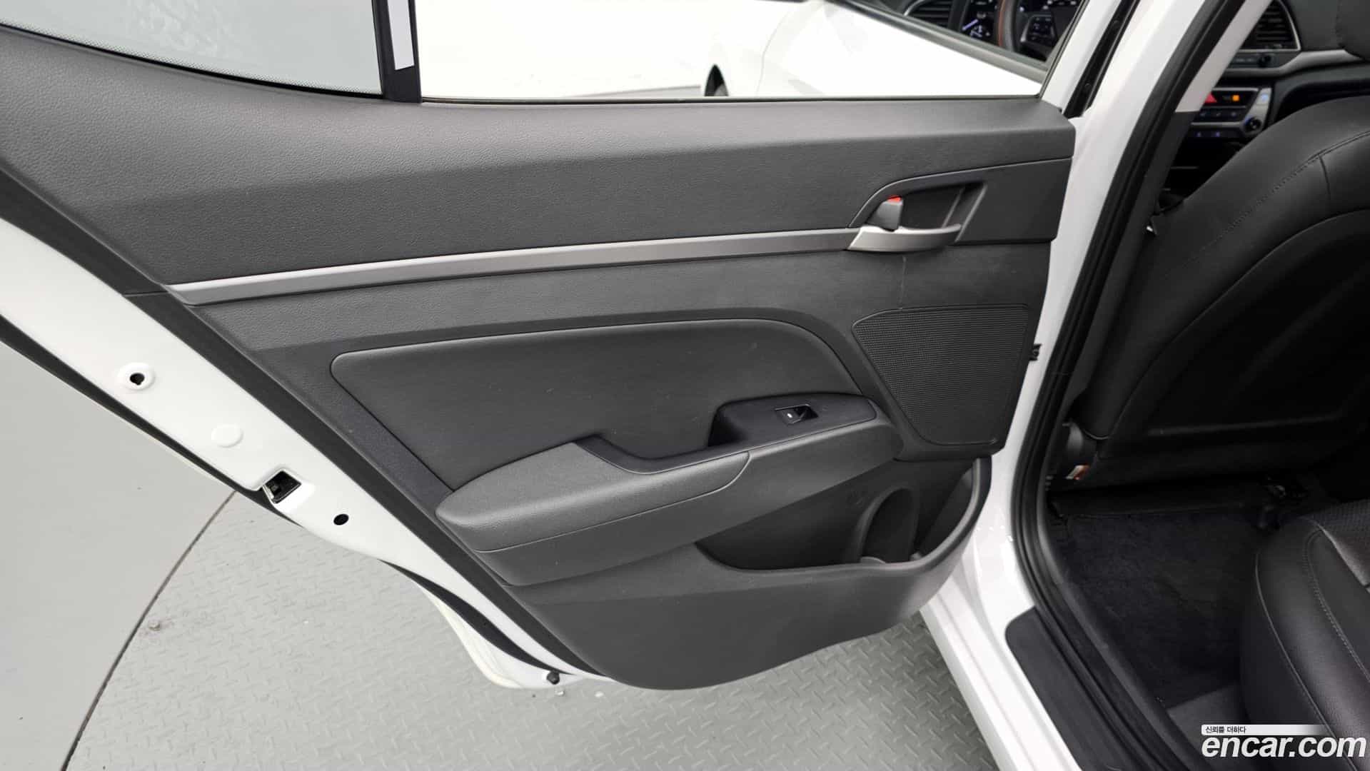 AVANTE Hyundai 2018.8-INNER-035