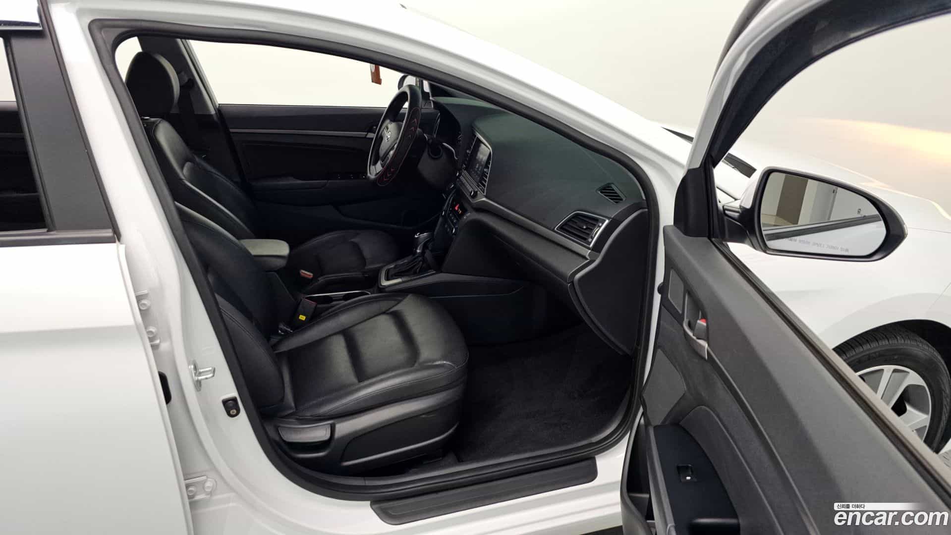 AVANTE Hyundai 2018.8-INNER-036