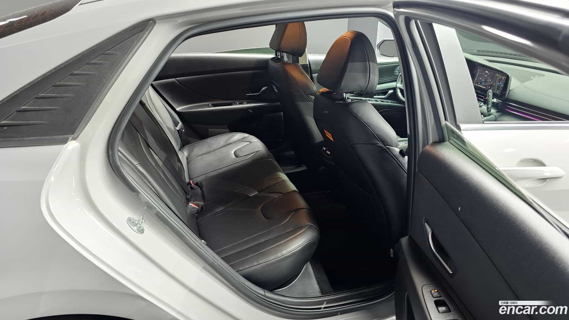 AVANTE Hyundai 2022.1-OPTION-016