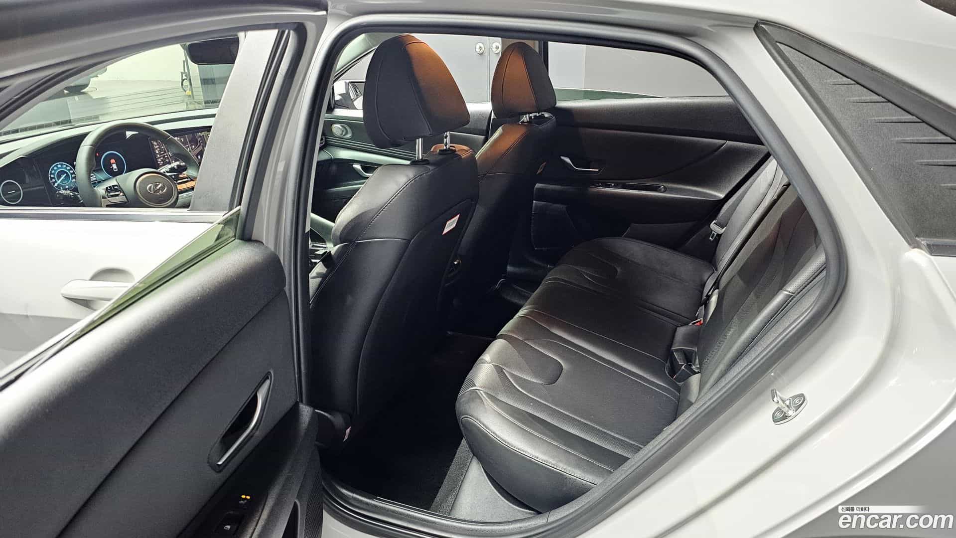 AVANTE Hyundai 2022.1-INNER-036