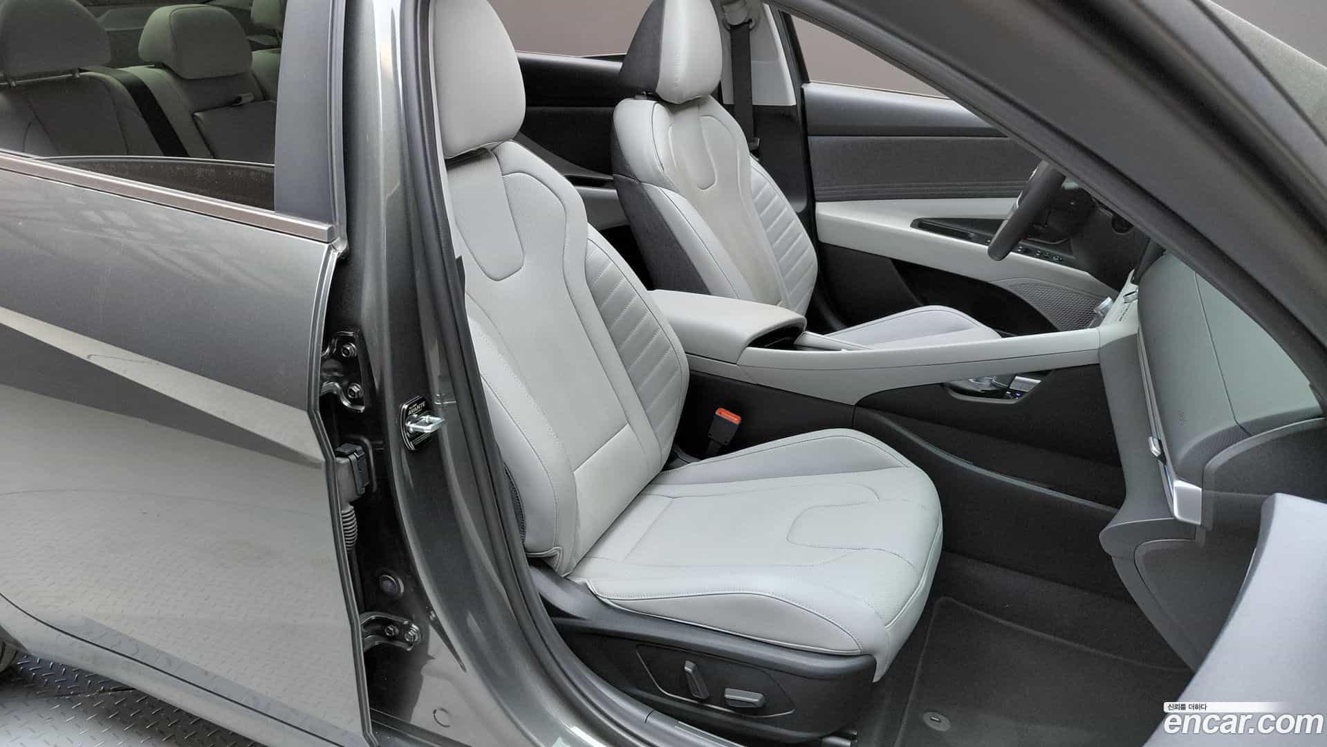 AVANTE Hyundai 2022.6-INNER-036