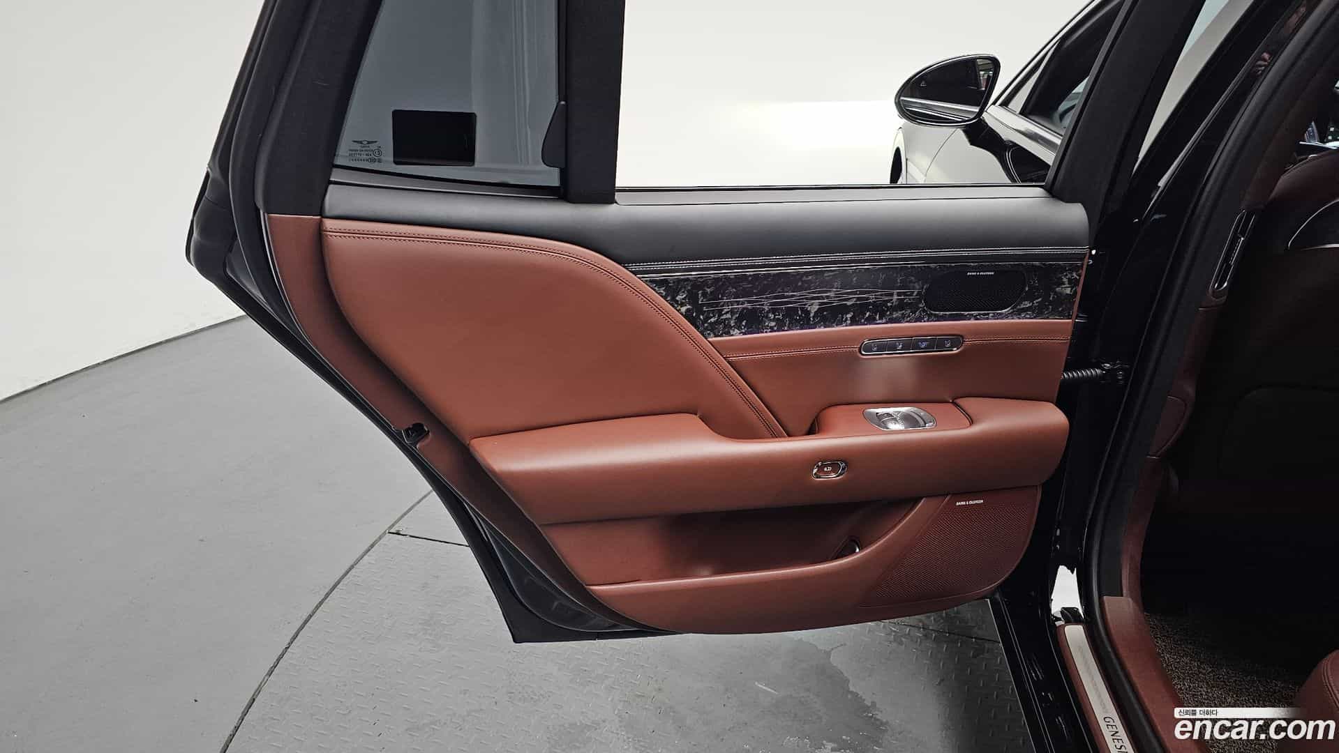 G90 Genesis 2023.0-INNER-035