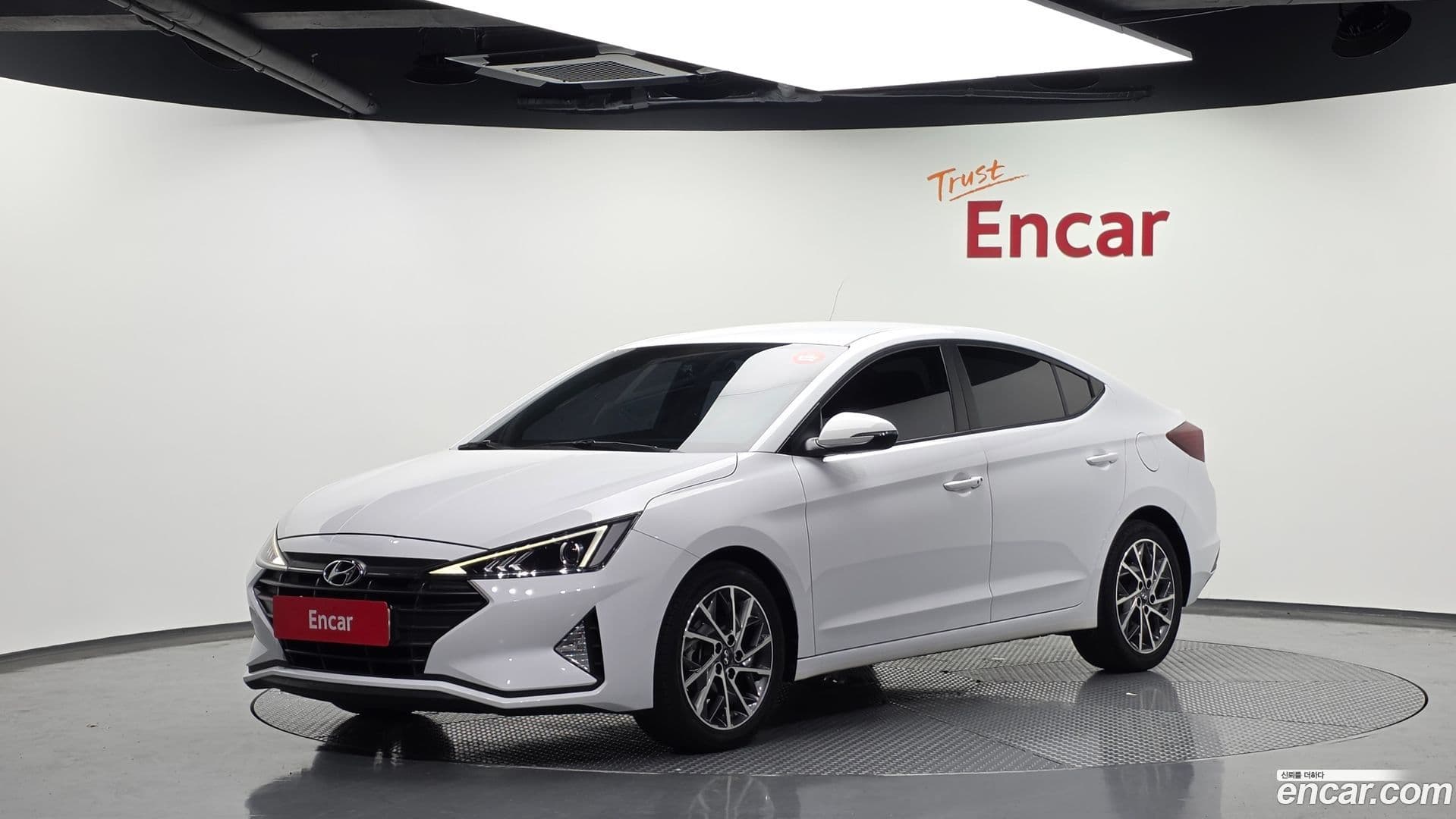 Main__Slider__Photo:AVANTE Hyundai 2019.3-0